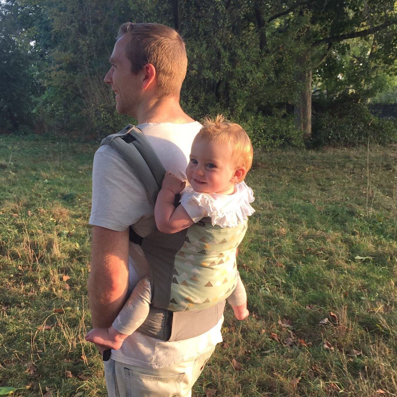 Come along and see us if you&rsquo;d like to know how to confidently and comfortably back carry. 

Whether you have your own sling you want help with, or want to hire or subscribe, we&rsquo;re here! 

#backcarrying #piggyback #toddlercarrying #babyca