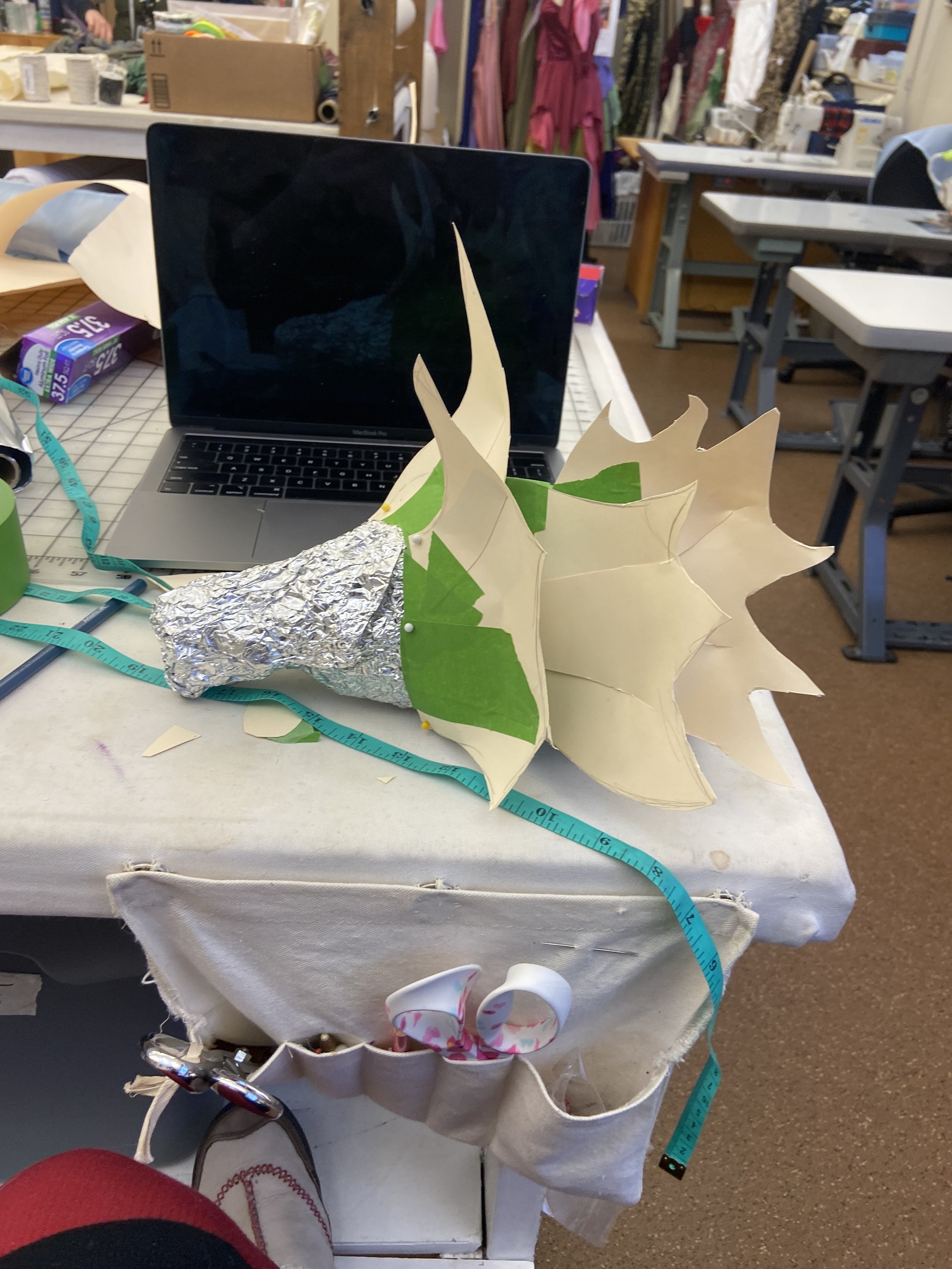 Foil and paper form for the seahorse head