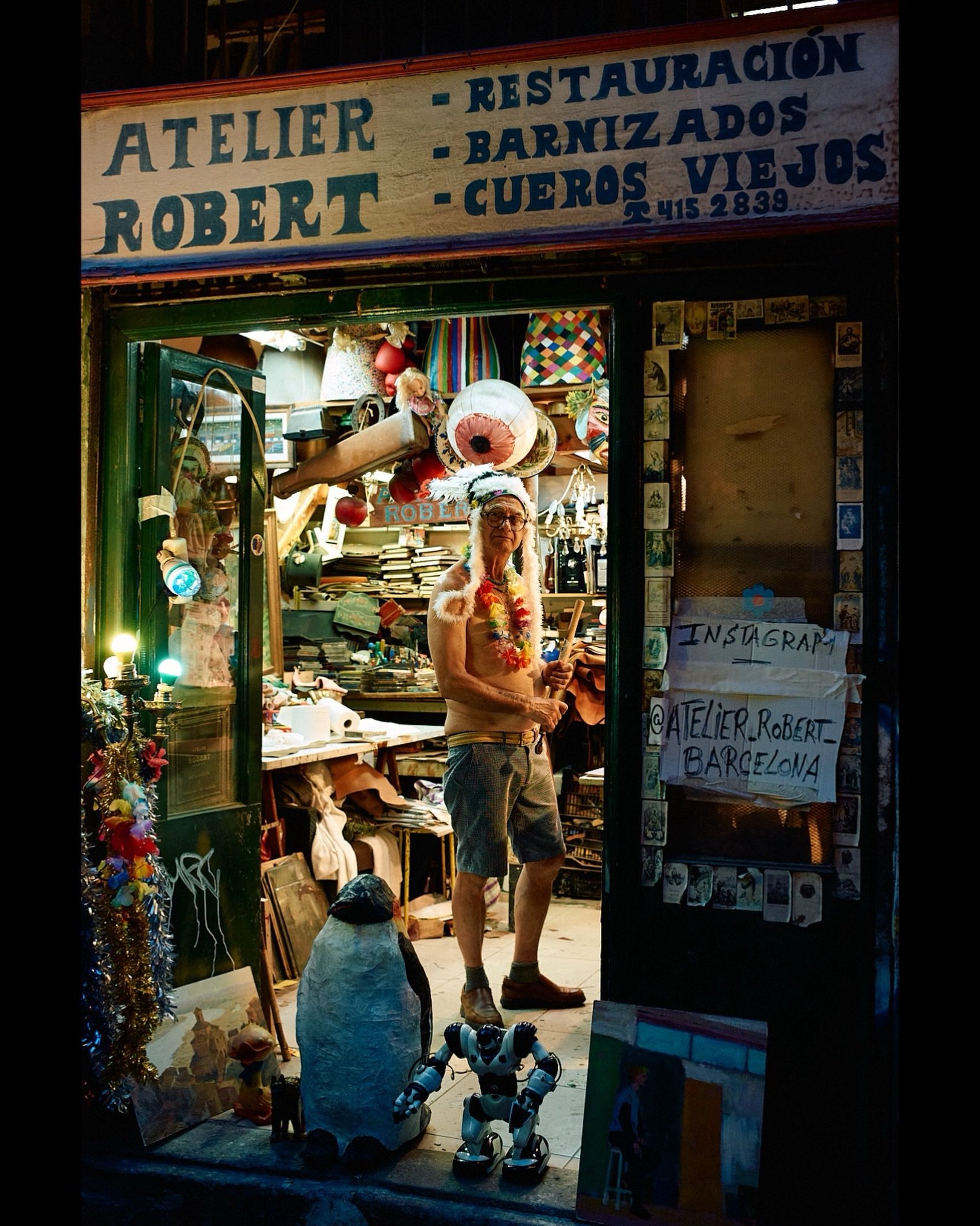 This city is just full of surprises!!!! Love it..!!! #leicam10p #leicastreetphotography #streetphotographesfdn #streetphotographybcn