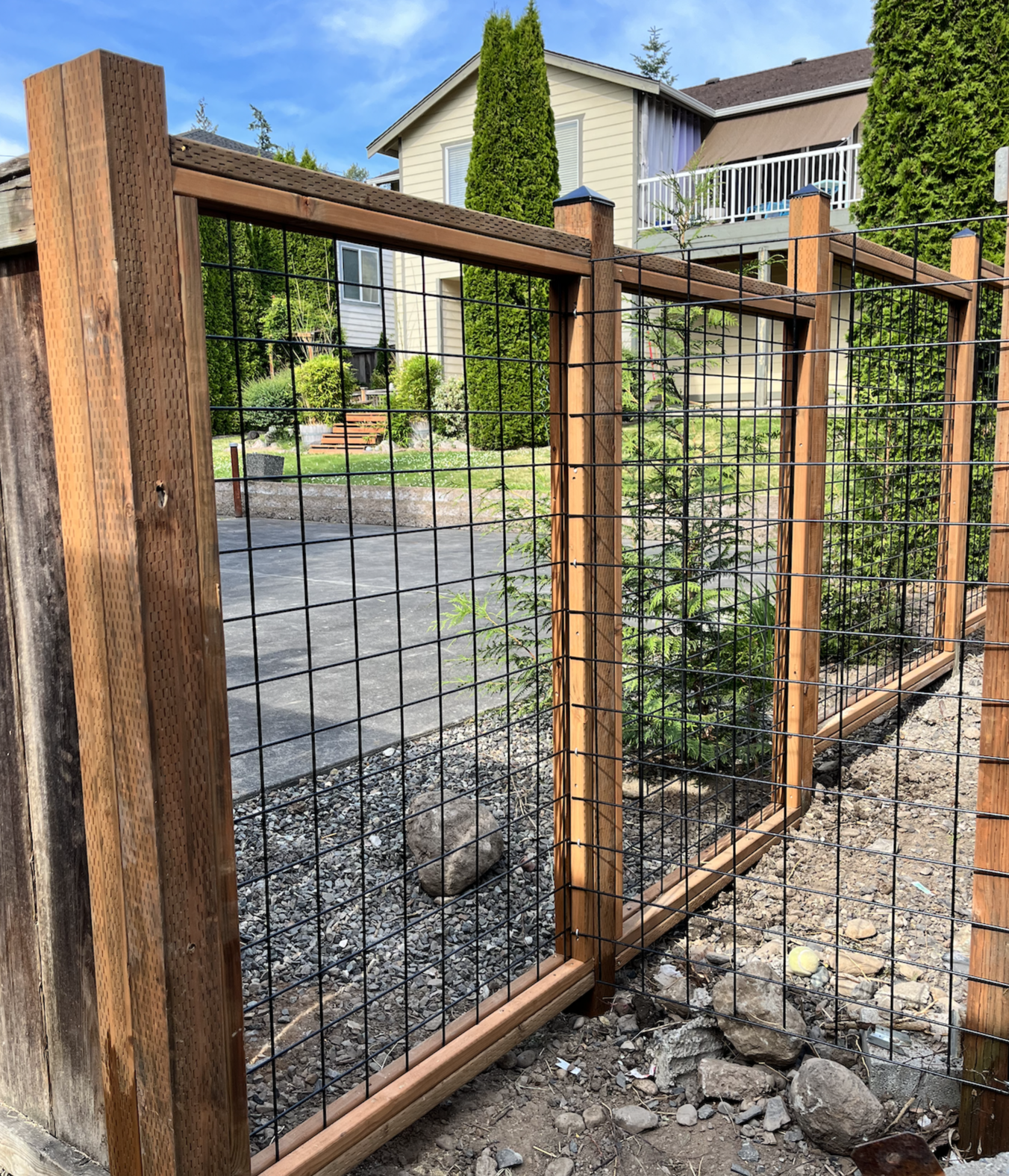 Bellingham Black hogwire fence