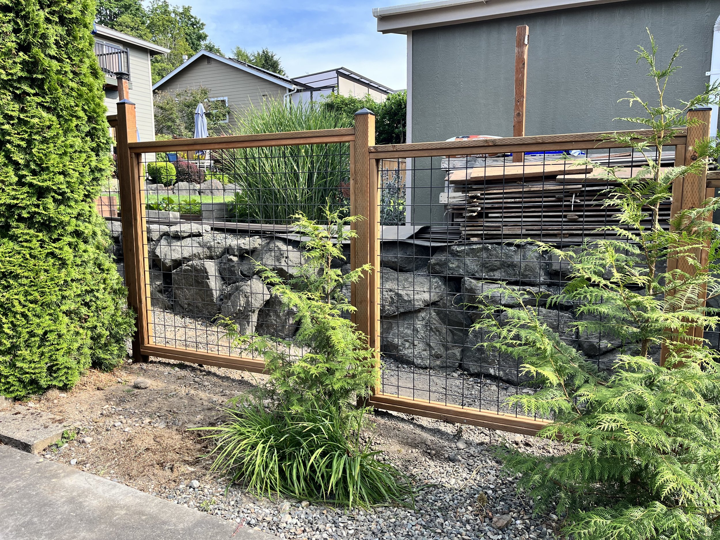 Bellingham Black hogwire fence