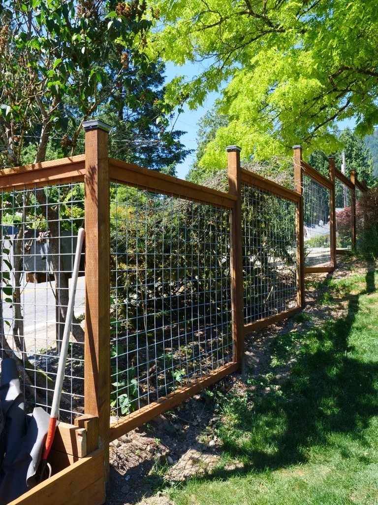 Gardenia - Galvanized Hogwire Cedar-Trimmed