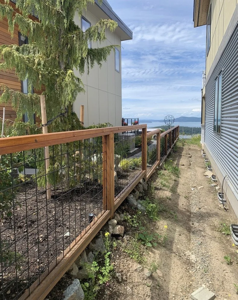 Black Hogwire Cedar-Trimmed