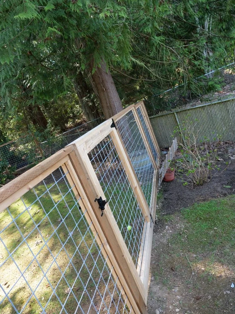 Gardenia - Galvanized Hogwire Cedar-Trimmed