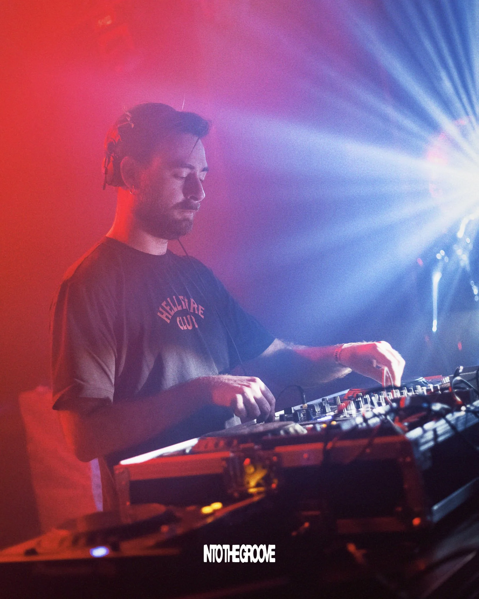 INTO THE GROOVE - 25.12.25