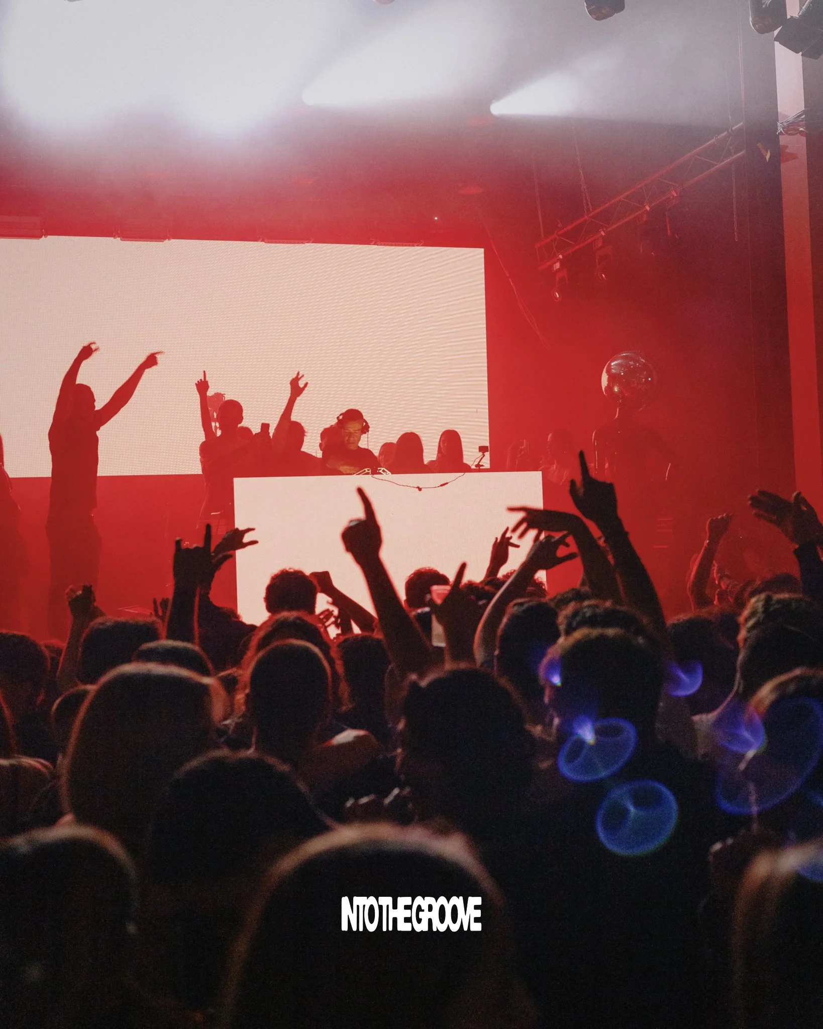 INTO THE GROOVE  - 17.04.26