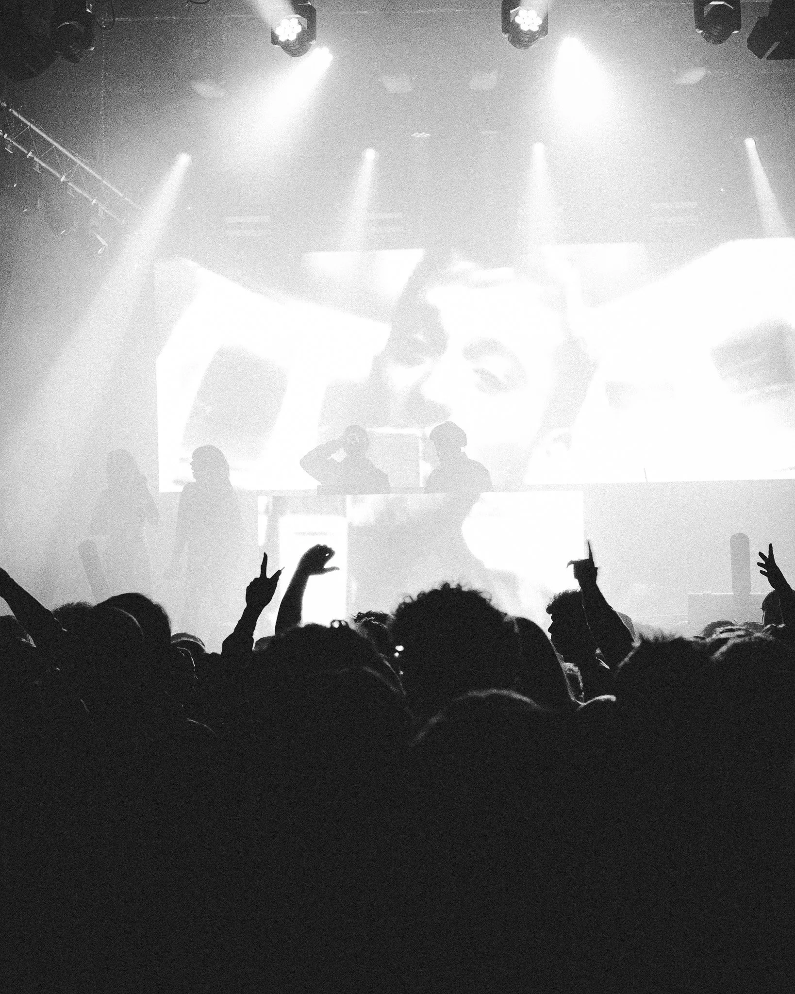 MAINSTREAM - 12.12.25