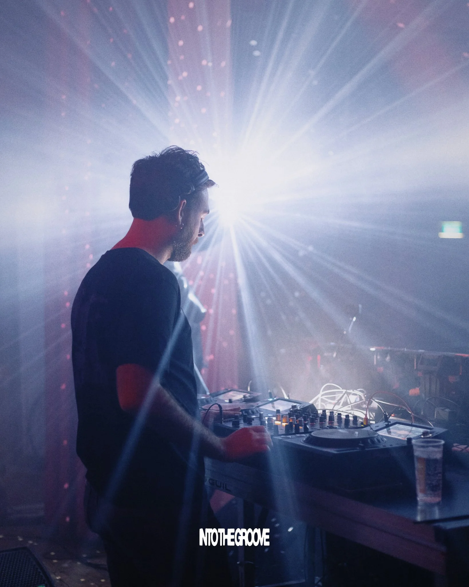 INTO THE GROOVE - 20.02.26