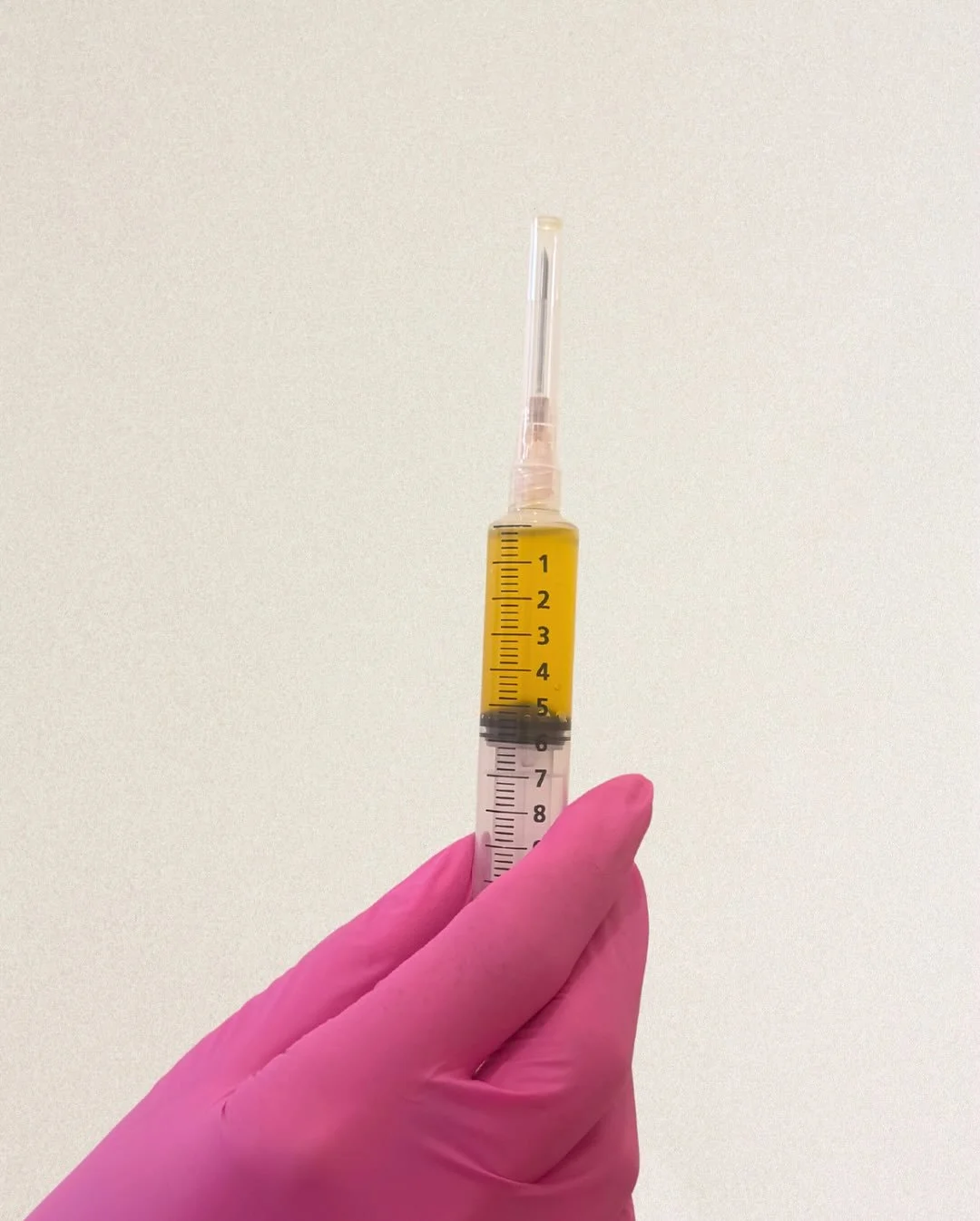 ⭐️The Power in Your Platelets⭐️
PRP vs. PRF - WHAT IS IT?!

Not a filler. Not synthetic. Just your own blood, spun to concentrate platelets and growth factors, ready to boost your skin from the inside out. 💉🌿

PRP = a quick skin pick-me-up 💫
PRF =