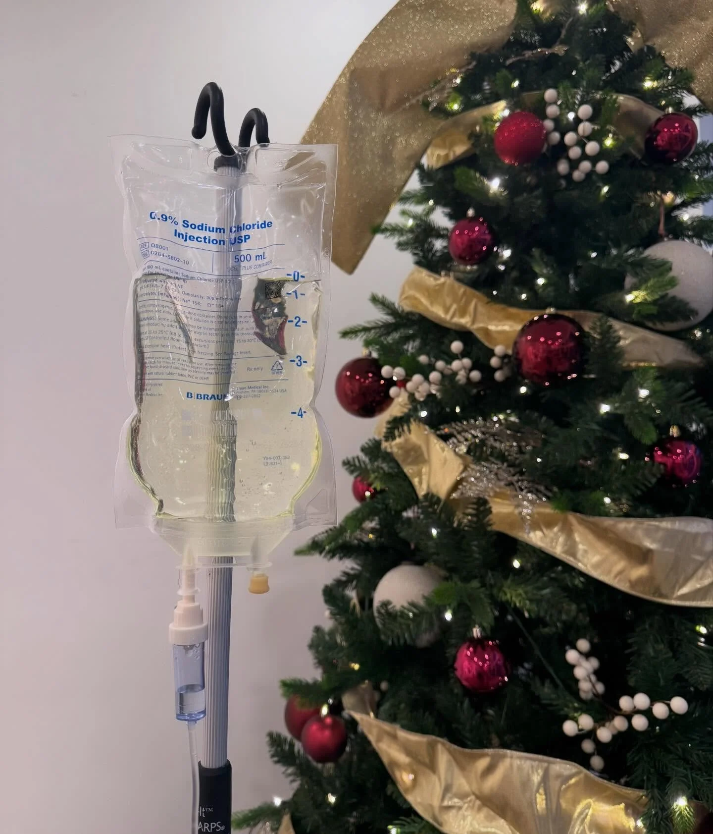 Happy Sunday &amp; cheers to feeling good through the holidays 🎄
Boost the immune system with a custom Vitamin Infusion or keep it quick with a vitamin injection.
Book online or call this week to stay strong for every get-together &amp; the cold sea