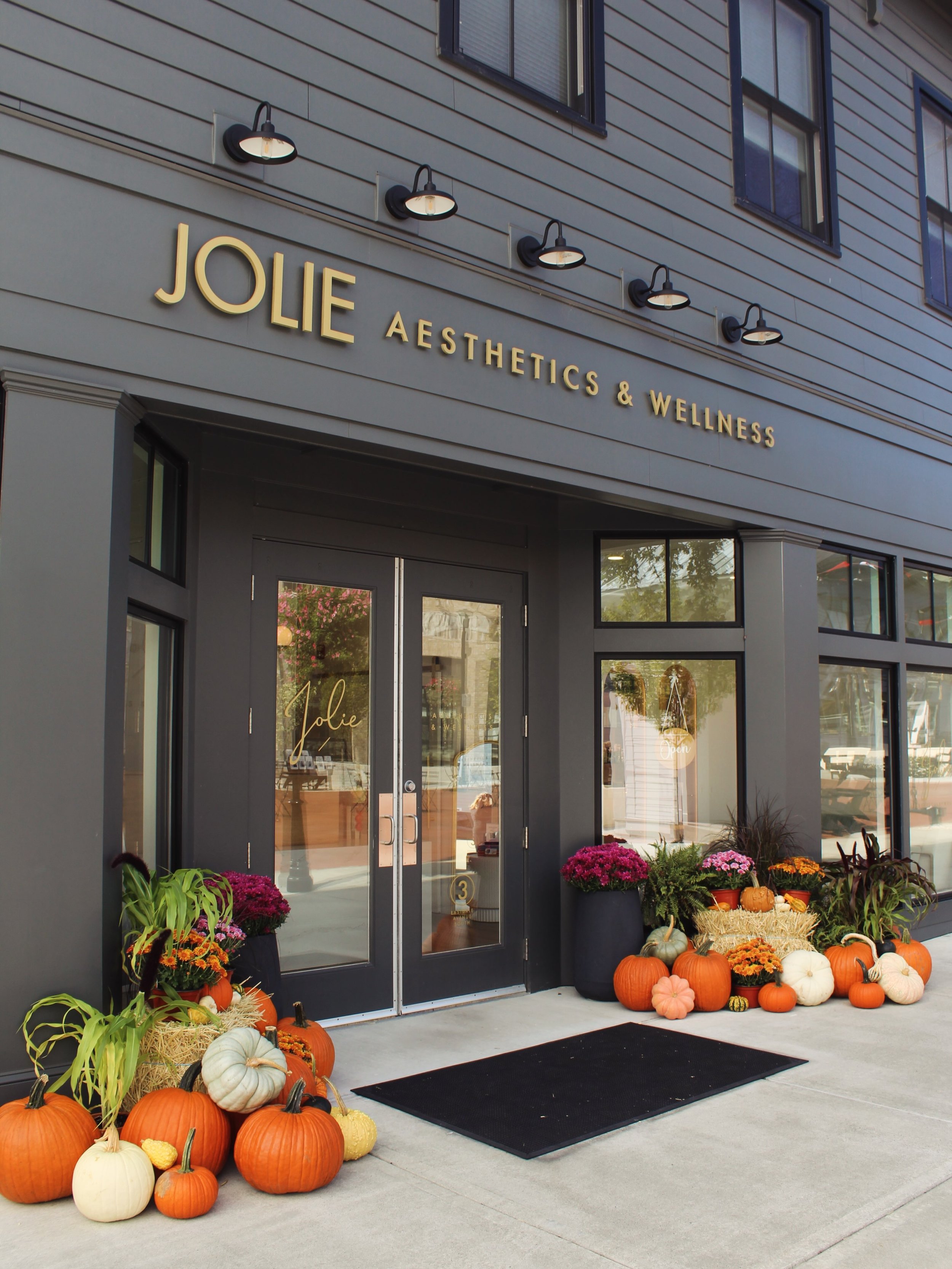 Jolie with a side of pumpkin 🎃🍂
And while we have your attention&hellip;. Sculptra is 20% off this week 🧡💉

#sculptra #collagen #hudsonvalley #medispa #eastdalevillage
