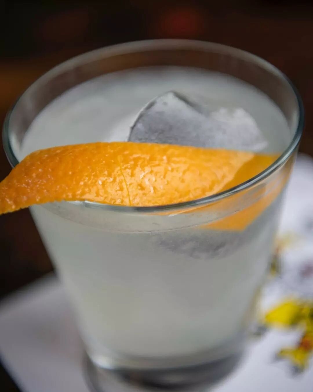 GIN RUMMY // gin, rum, lime, velvet falernum, fresh lime, orange bitters. Come try this incredible cocktail tonight at Frazer's! Offering dine-in and carryout from 5-10pm.
.
MAKE YOUR RESERVATION AT:  https://www.opentable.com/frazers-restaurant-and-