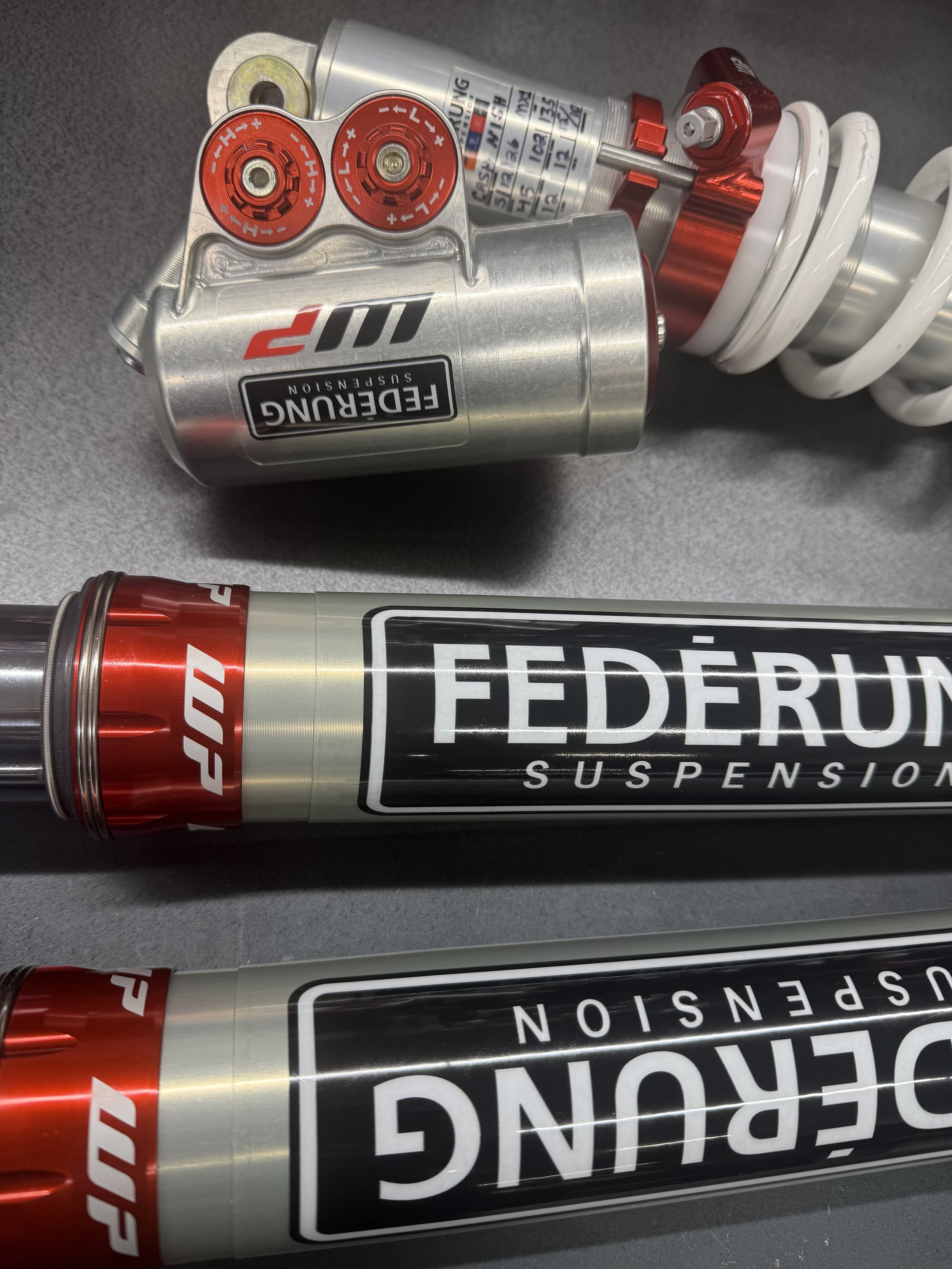 7548 CV Forks / 4950 Trax Shock