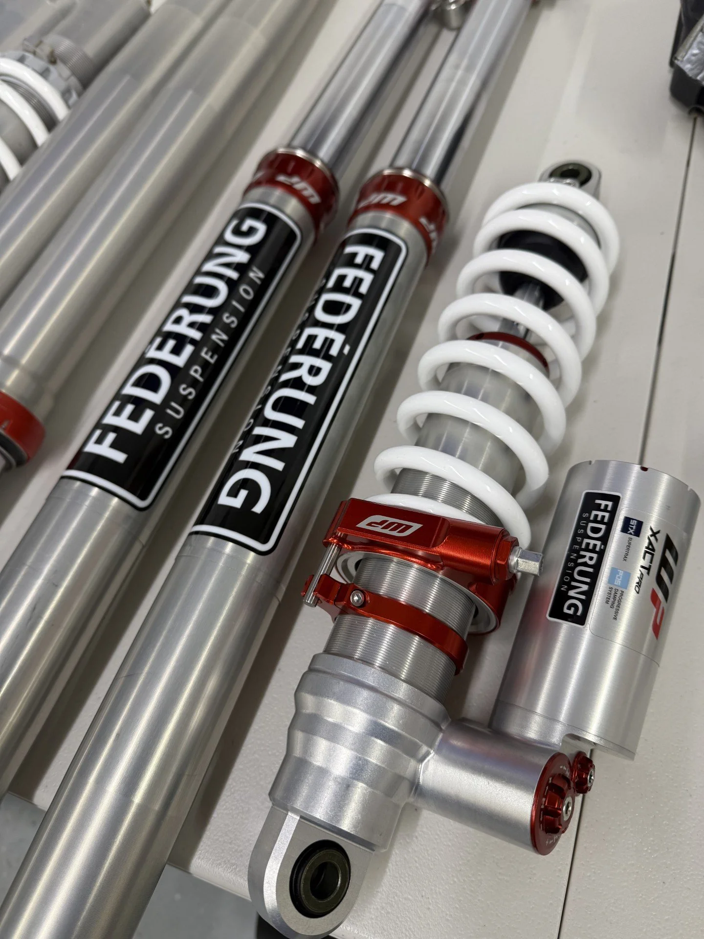 7543 CV Forks / 8946 Trax Shock