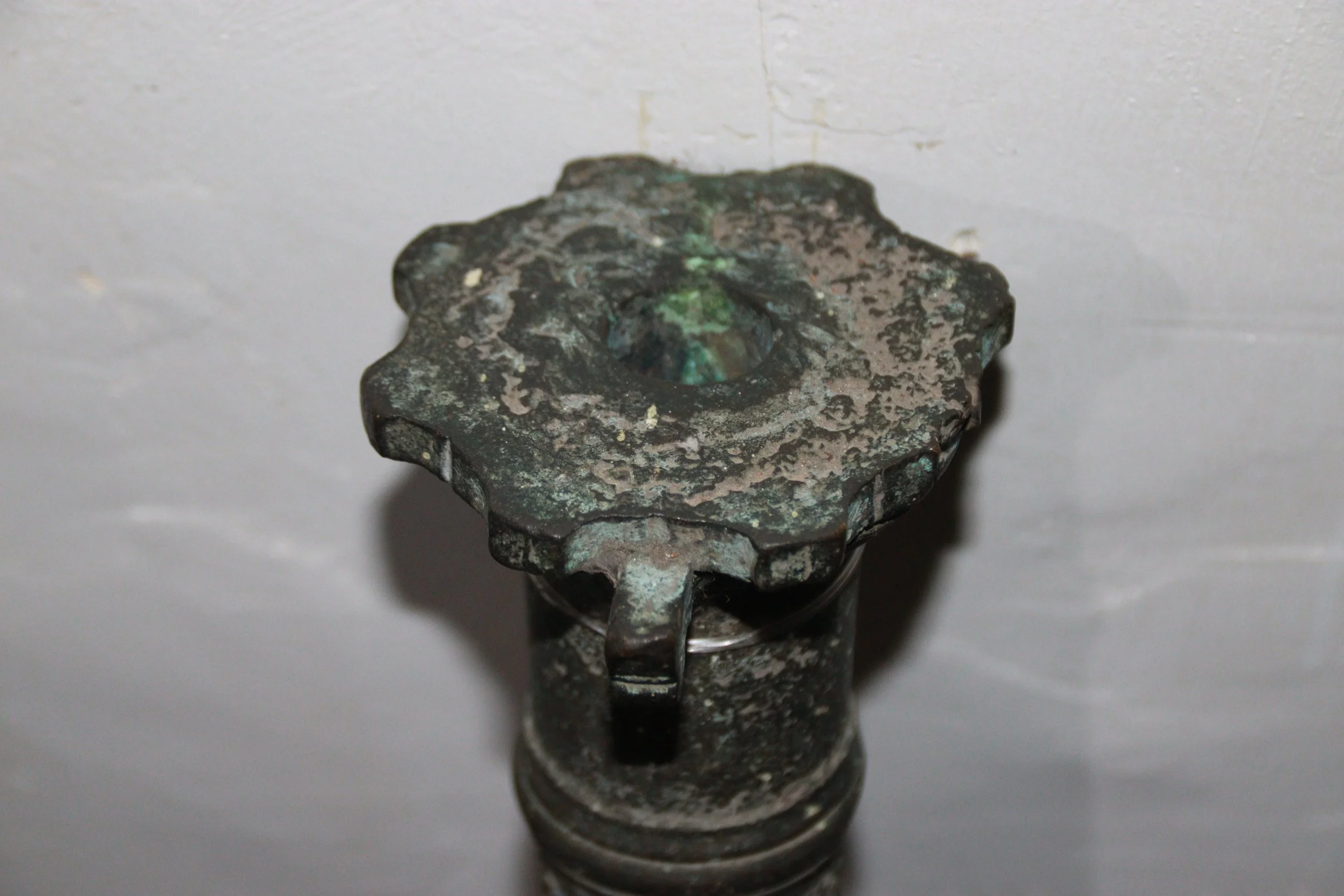 archive number: r-3-016f
object reference: 
Lentaka (Sultanate Style)
origin: Colonial Southeast Asia
date: -
notes: The ornamentation on this lantaka is common across many maritime sultanates in the Malay / Moluccan world, and features a crocodile m