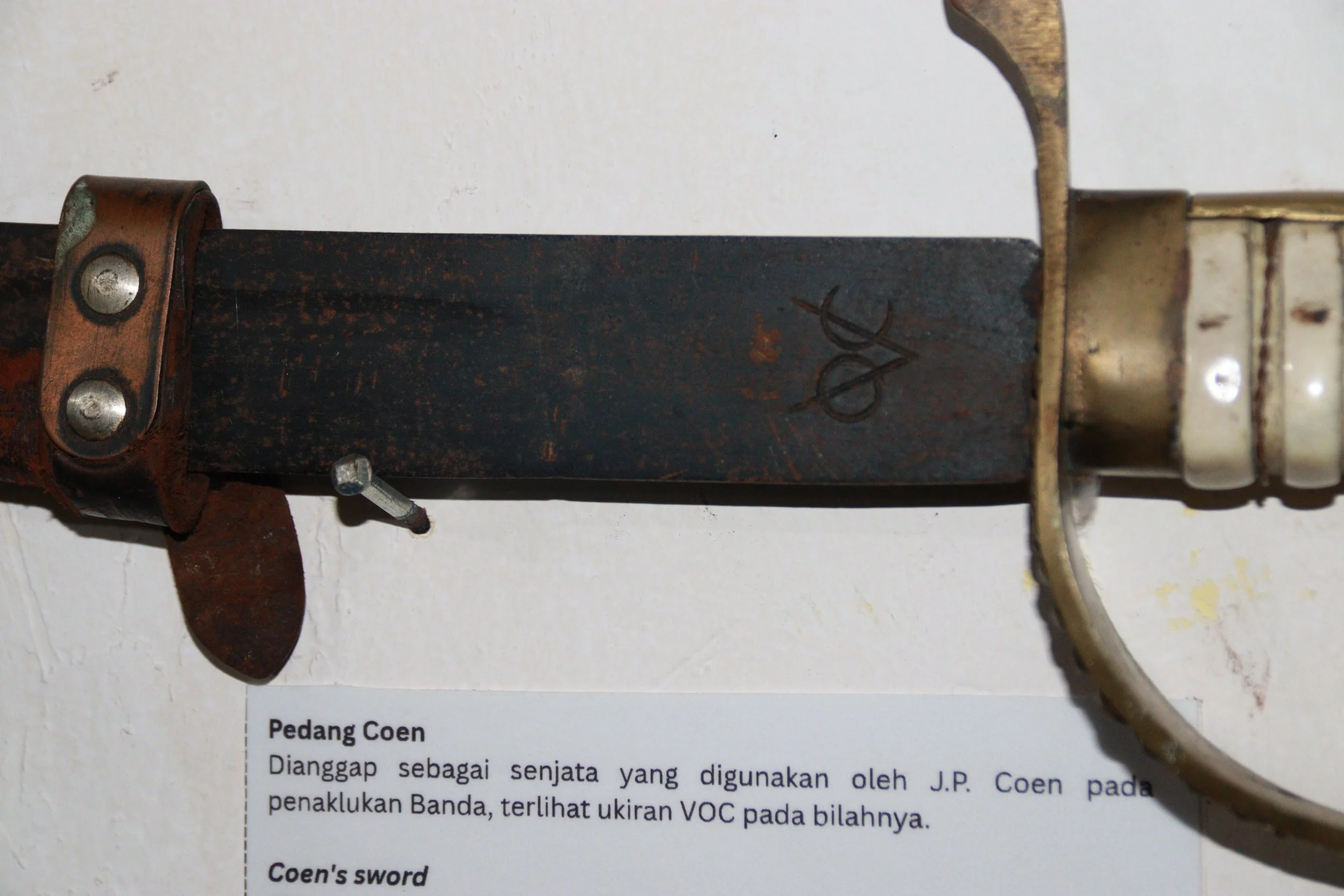 archive number: r-3-020
object reference: 
Coen's sword
origin: Europe
date: -
notes: This cutlass-style sword is engraved with the VOC (Dutch East India Company) logo, and is believed to have belonged to Jan Pieterszoon Coen, the Dutch officer who e