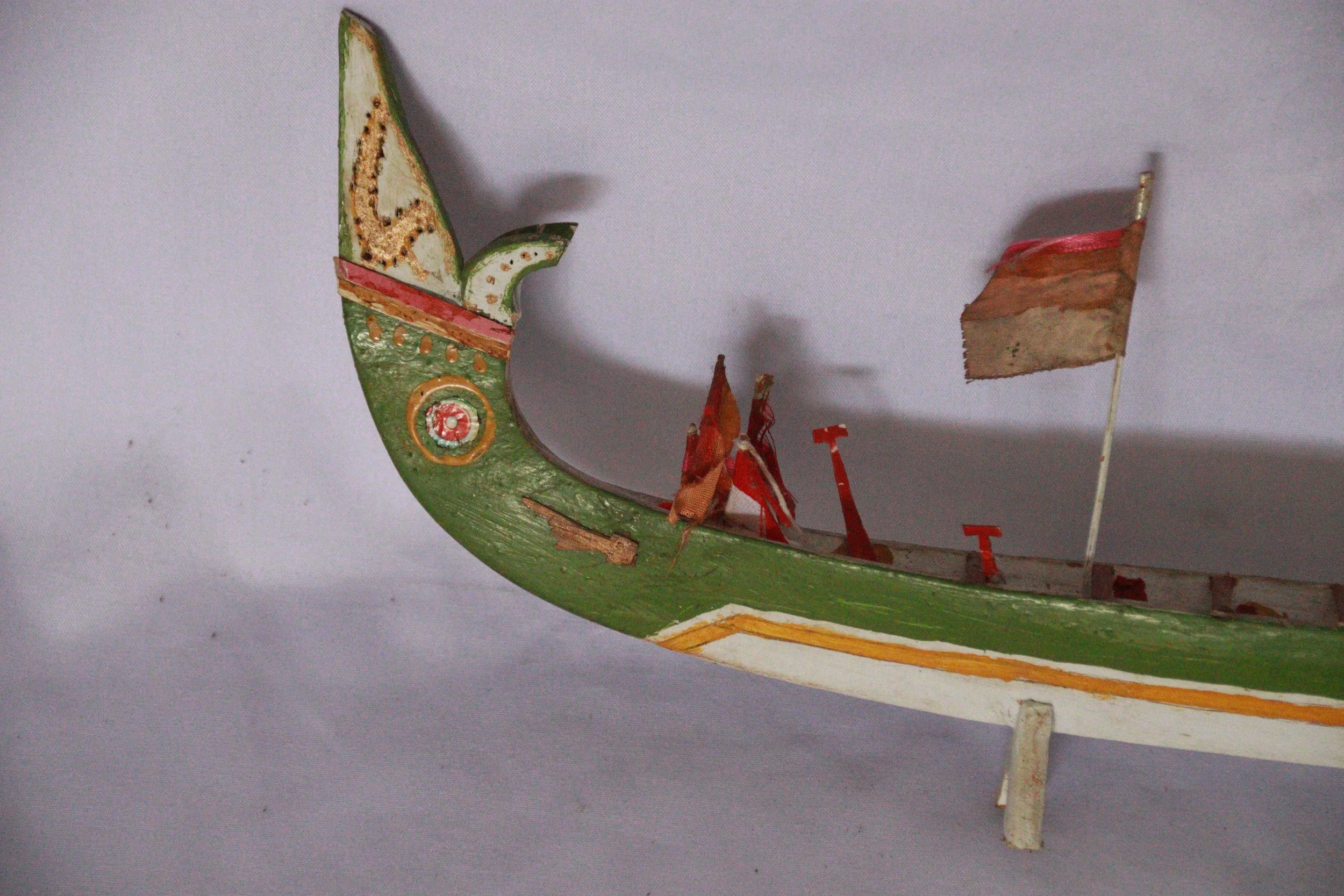 archive number: r-6-006
object reference: 
Belang Kampung Adat ____ Model
origin: Banda
date: 
notes: Belang are customary rowing boats used for centuries in Banda for a range of purposes, including naval warfare, ritual, racing and cultural events. 