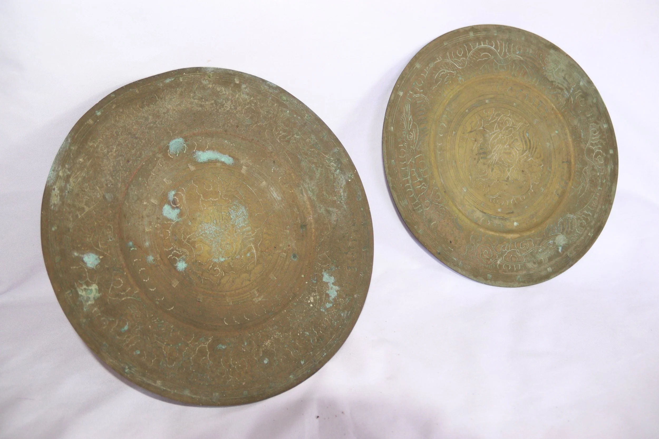 archive number: r-6-015
object reference: 
'Tempat Sirih' Offering Tools
origin: Banda
date: -
notes: Bandanese rituals often involve the presentation of symbolic offerings in a range of items. Many rituals now use woven baskets from leaves, but this