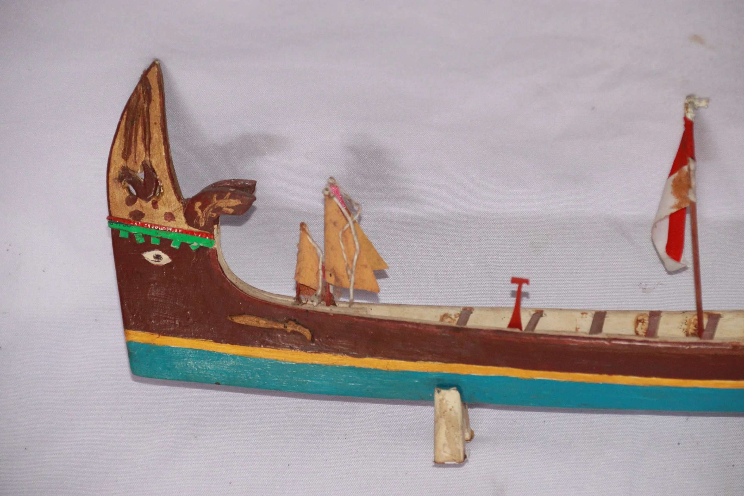 archive number: r-6-005
object reference: 
Belang Kampung Adat ____ Model
origin: Banda
date: 
notes: Belang are customary rowing boats used for centuries in Banda for a range of purposes, including naval warfare, ritual, racing and cultural events. 