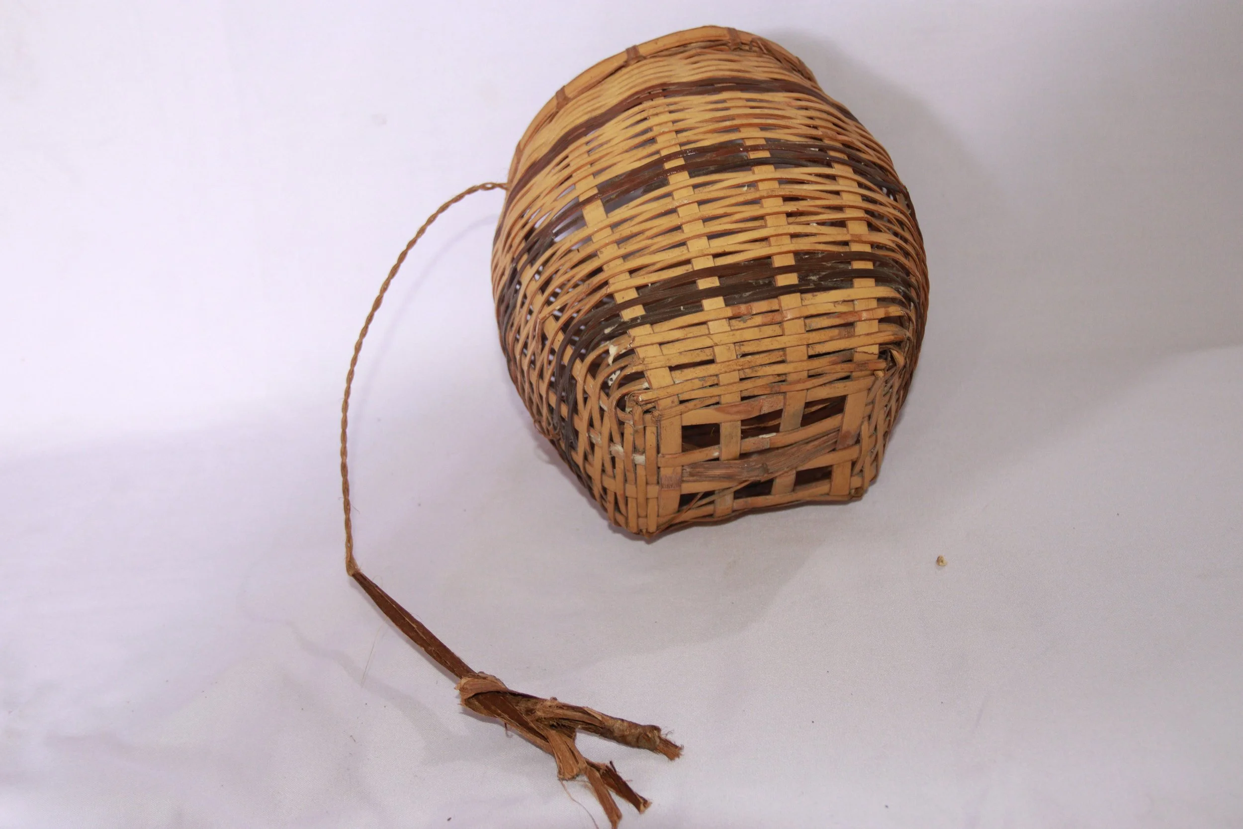 archive number: r-2-002
object reference: Takiri
origin: Banda 
date: - 
notes: A semi-oval, woven bamboo container used by the Bandanese people to transport nutmeg and kenari nuts.