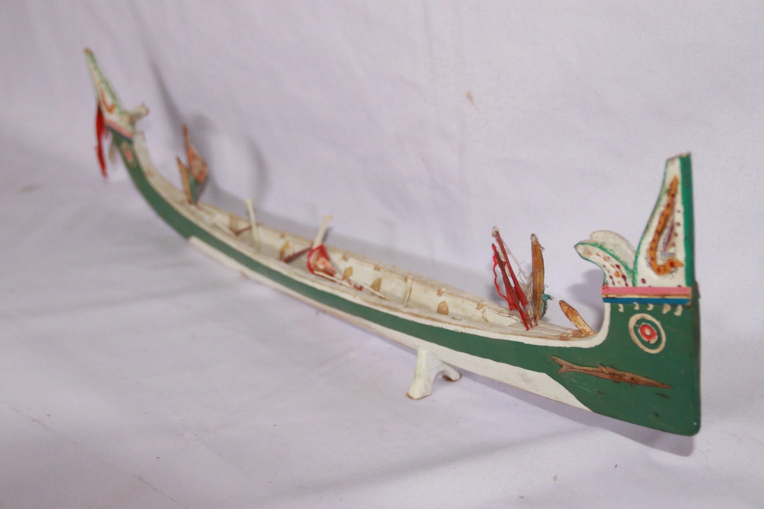 archive number: r-6-009
object reference: 
Belang Kampung Adat ____ Model
origin: Banda
date: 
notes: Belang are customary rowing boats used for centuries in Banda for a range of purposes, including naval warfare, ritual, racing and cultural events. 