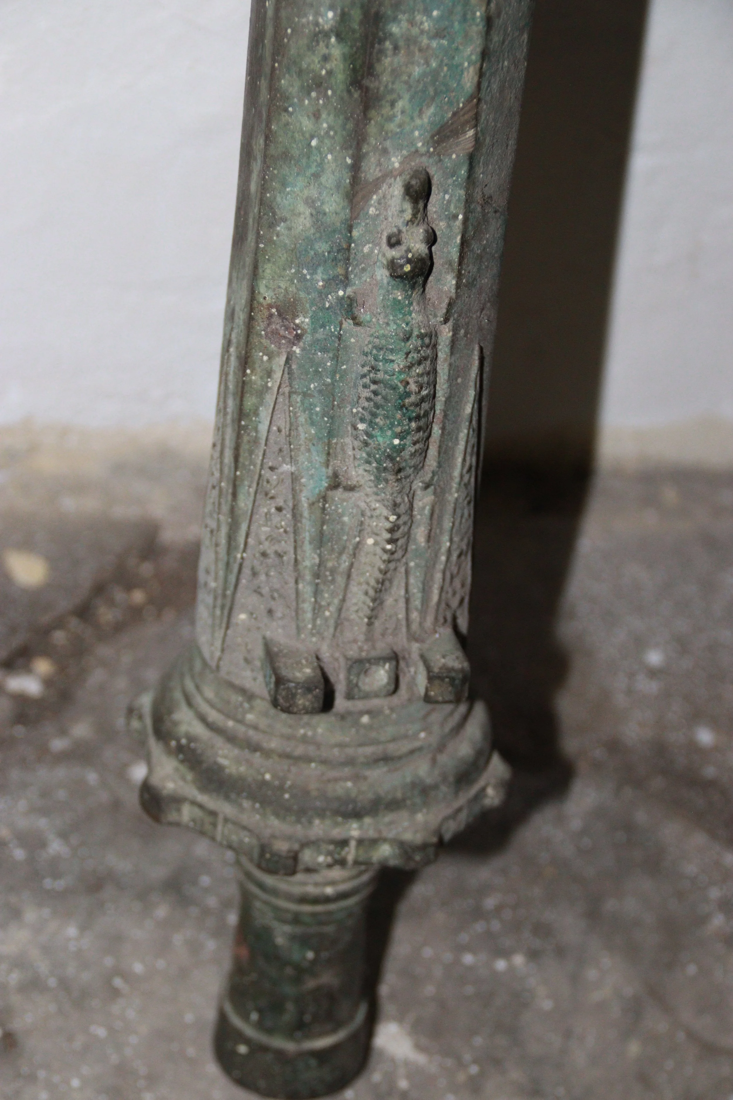 archive number: r-3-016e
object reference: 
Lentaka (Sultanate Style)
origin: Colonial Southeast Asia
date: -
notes: The ornamentation on this lantaka is common across many maritime sultanates in the Malay / Moluccan world, and features a crocodile m