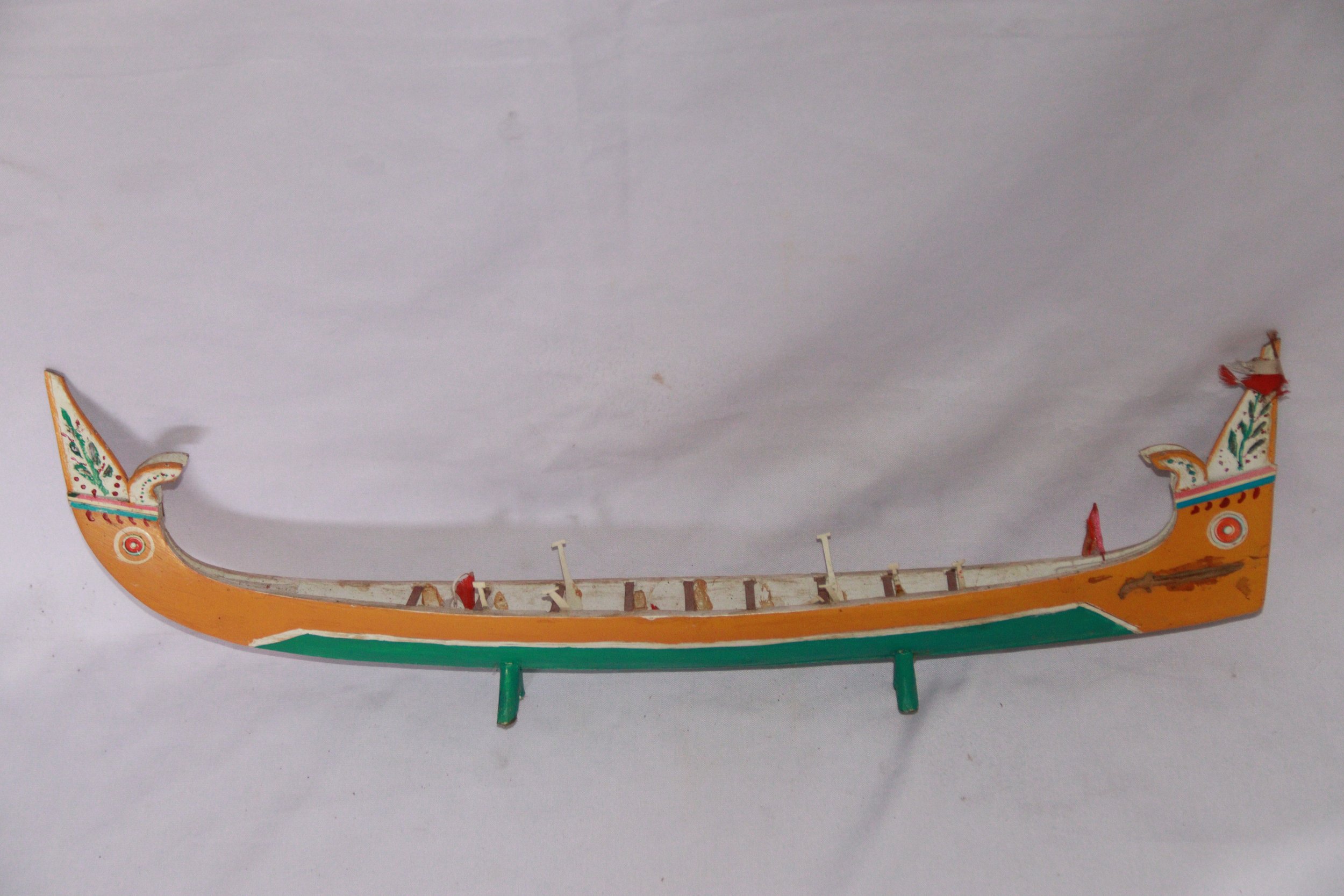 archive number: r-6-002
object reference: 
Belang Kampung Adat ____ Model
origin: Banda
date: 
notes: Belang are customary rowing boats used for centuries in Banda for a range of purposes, including naval warfare, ritual, racing and cultural events. 