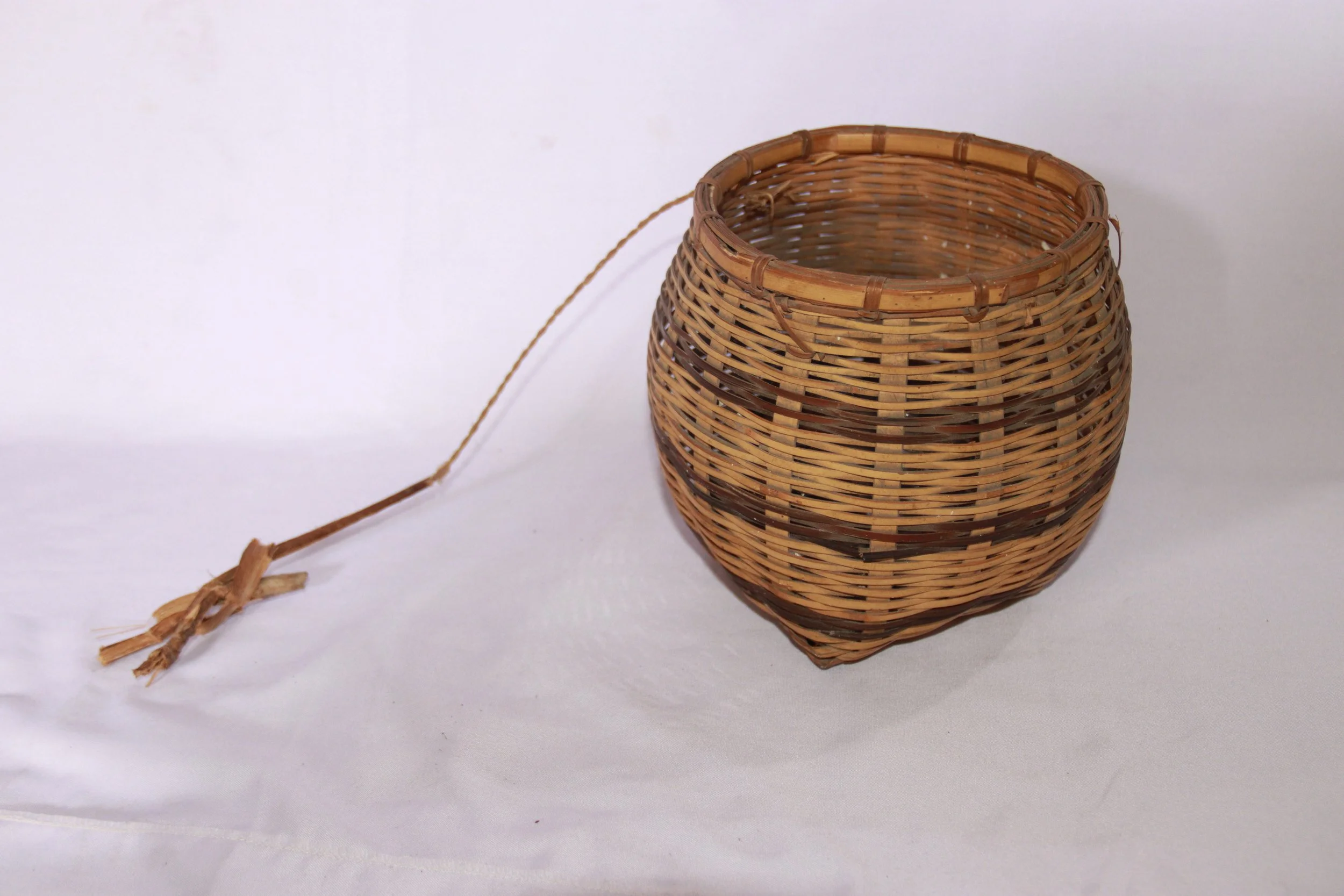 archive number: r-2-002
object reference: Takiri
origin: Banda 
date: - 
notes: A semi-oval, woven bamboo container used by the Bandanese people to transport nutmeg and kenari nuts.