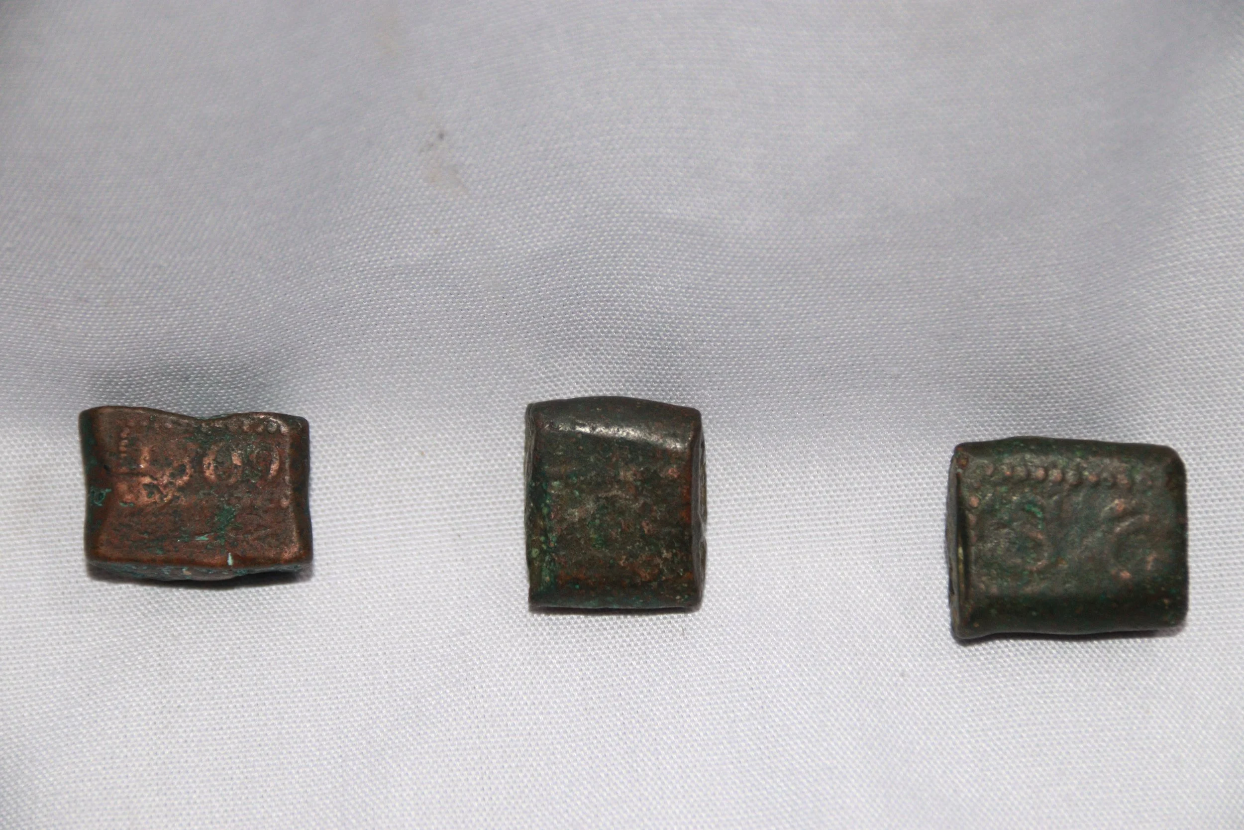 archive number: r-3-011
object reference: 
Bandanese 'Plantation Money'
origin: Banda
date: Late colonial period
notes: Towards the end of the colonial era, the nutmeg economy declined due to the end of its monopoly. Therefore, 'perkeniers' began bre