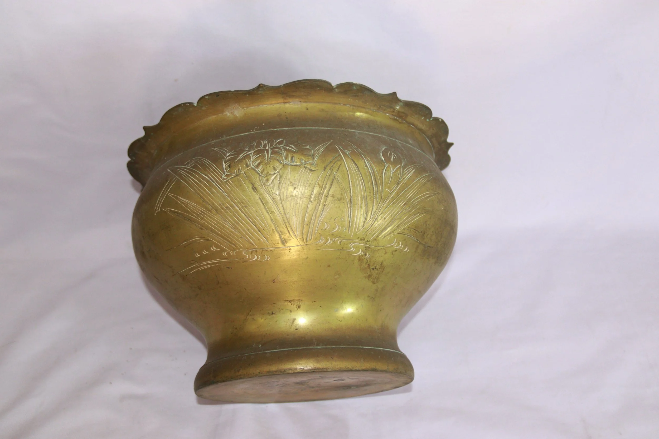 archive number: r-6-015
object reference: 
'Tempat Sirih' Offering Tools
origin: Banda
date: -
notes: Bandanese rituals often involve the presentation of symbolic offerings in a range of items. Many rituals now use woven baskets from leaves, but this