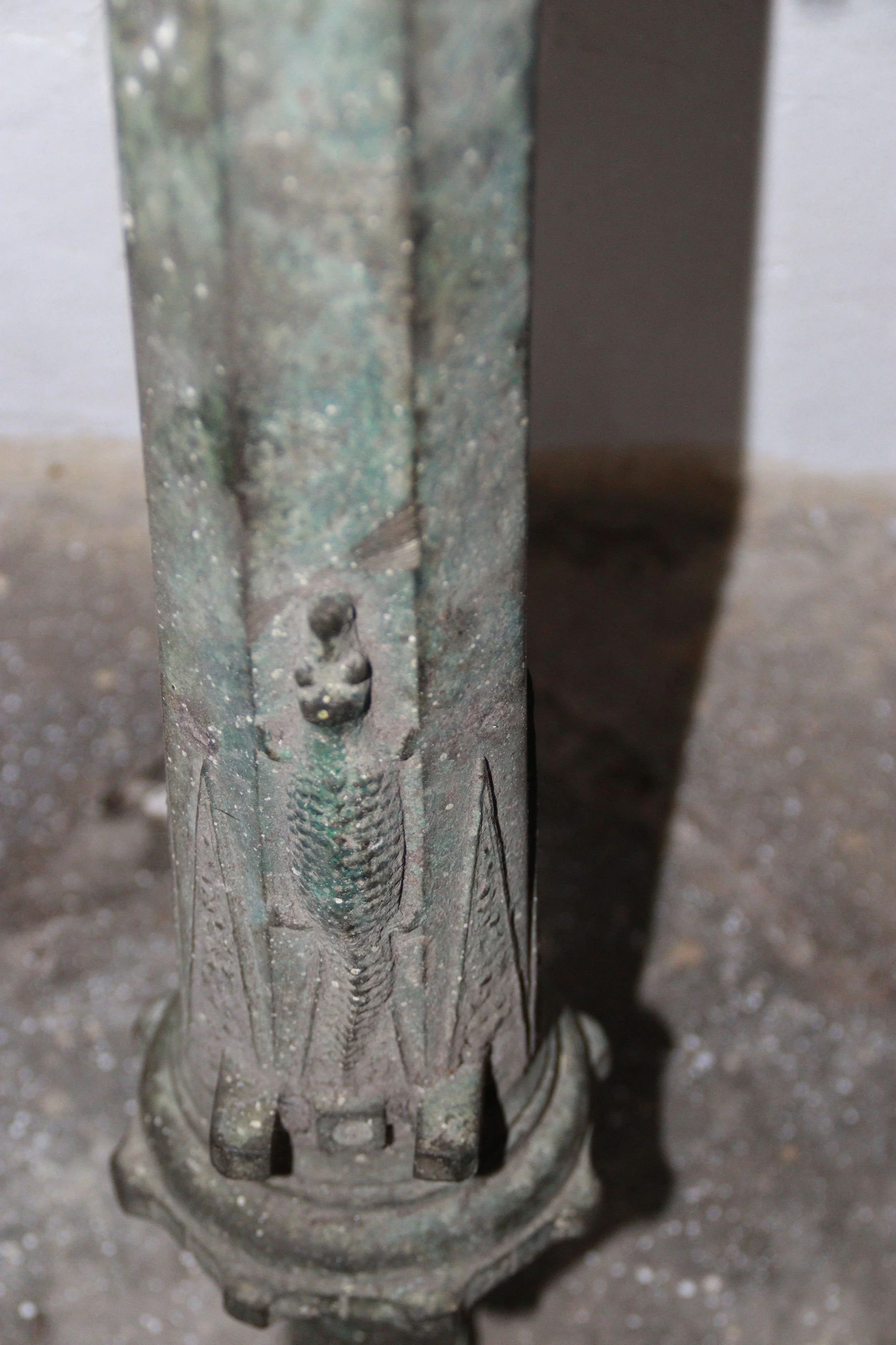 archive number: r-3-016e
object reference: 
Lentaka (Sultanate Style)
origin: Colonial Southeast Asia
date: -
notes: The ornamentation on this lantaka is common across many maritime sultanates in the Malay / Moluccan world, and features a crocodile m