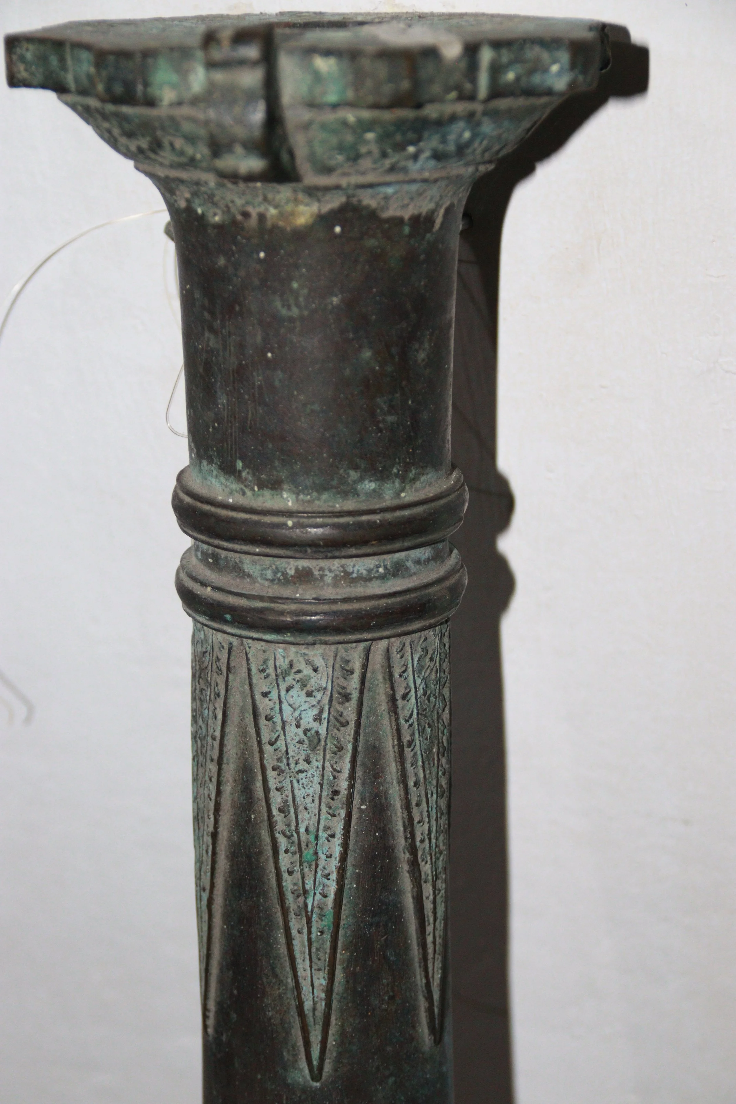 archive number: r-3-016
object reference: 
Lentaka (unknown origin)
origin: Colonial Southeast Asia
date: -
notes: This lentaka appears to display a range of ornamentation which makes its origin hard to identify