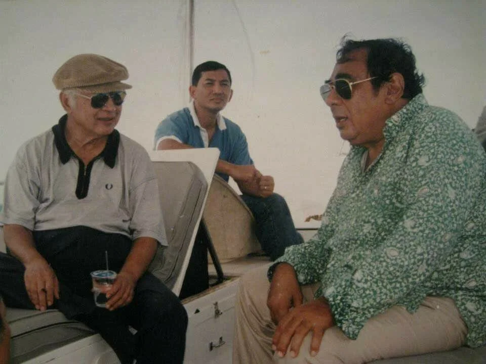 archive number: r-4-010
object reference: 
Des Alwi with Suharto
origin: Indonesia
date: 
notes: Des Alwi became a diplomat close to the centre of Indonesia's government, with extensive political connections spanning decades. Suharto was the 2nd pres