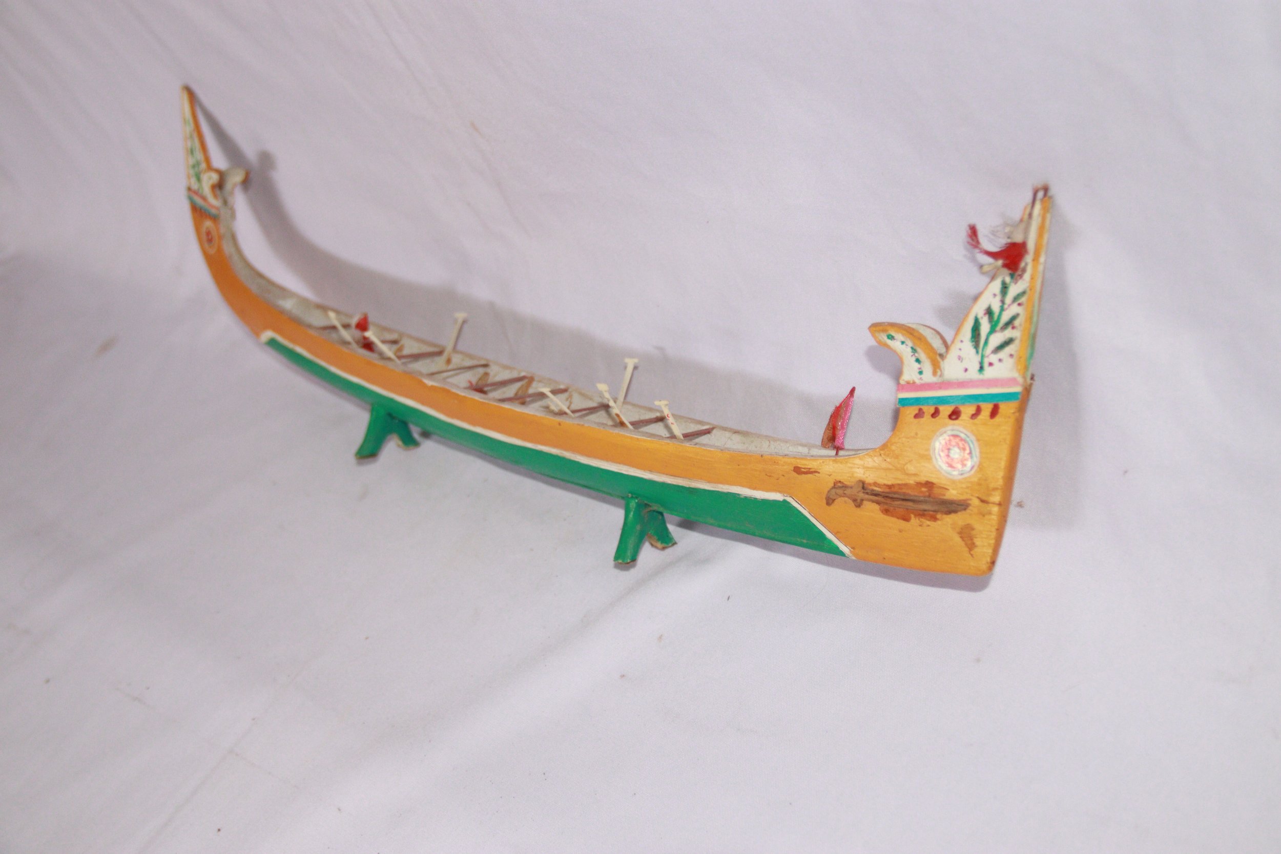 archive number: r-6-002
object reference: 
Belang Kampung Adat ____ Model
origin: Banda
date: 
notes: Belang are customary rowing boats used for centuries in Banda for a range of purposes, including naval warfare, ritual, racing and cultural events. 