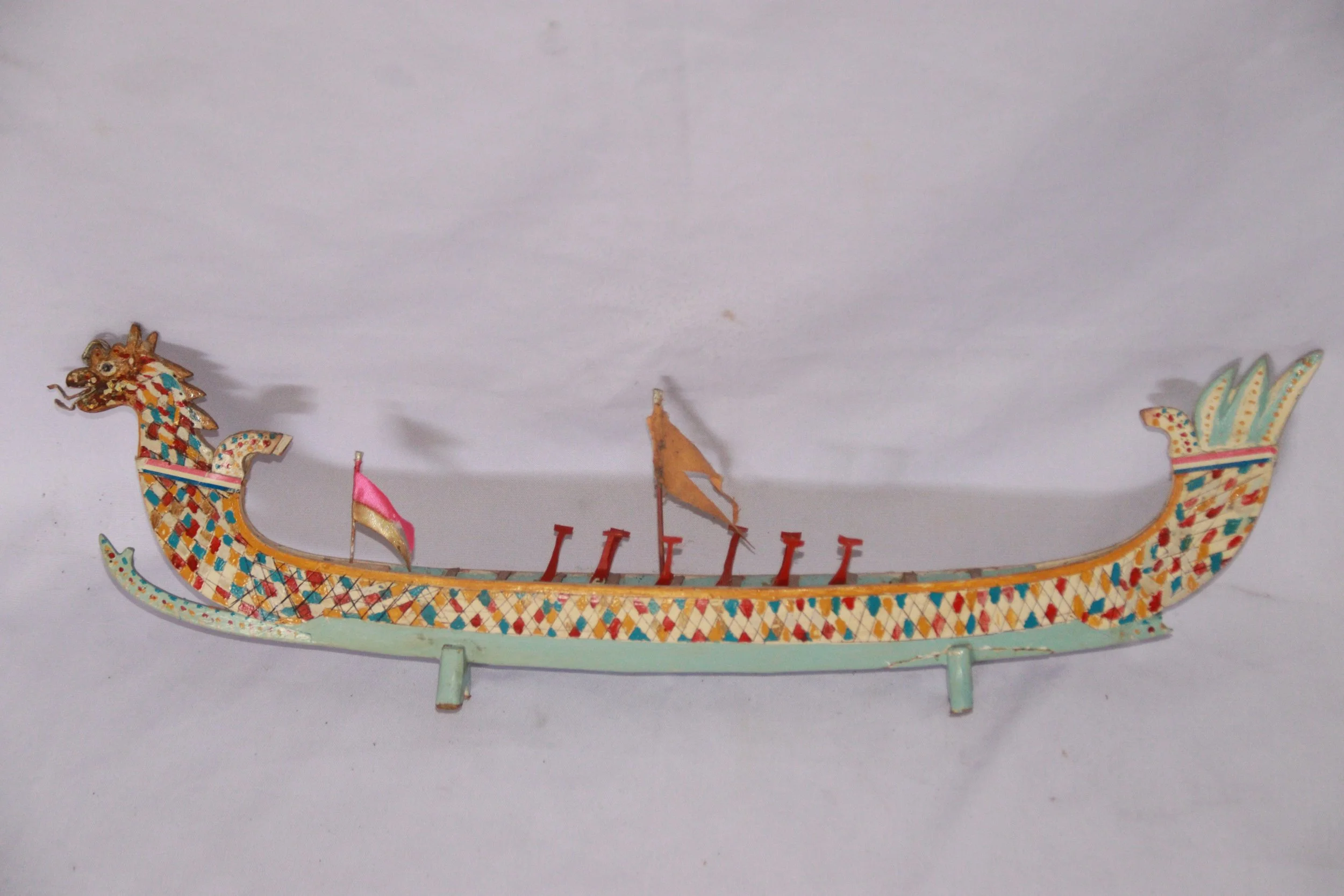 archive number: r-6-001
object reference: 
Belang Kampung Adat Ratu Model
origin: Banda
date: 
notes: Belang are customary rowing boats used for centuries in Banda for a range of purposes, including naval warfare, ritual, racing and cultural events. 