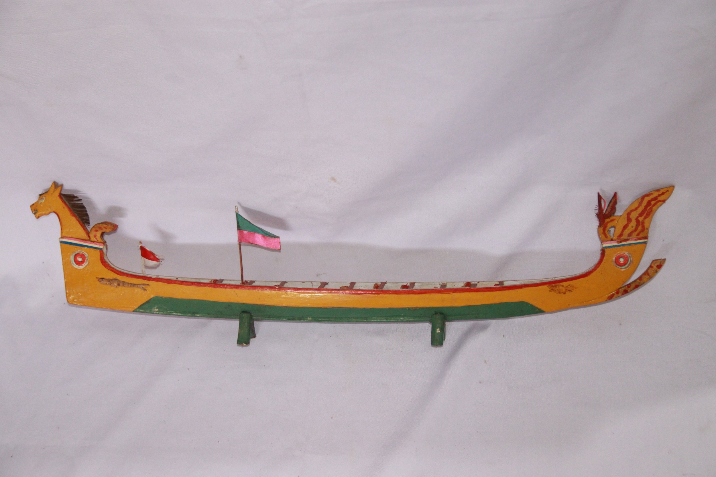 archive number: r-6-004
object reference: 
Belang Kampung Adat ____ Model
origin: Banda
date: 
notes: Belang are customary rowing boats used for centuries in Banda for a range of purposes, including naval warfare, ritual, racing and cultural events. 
