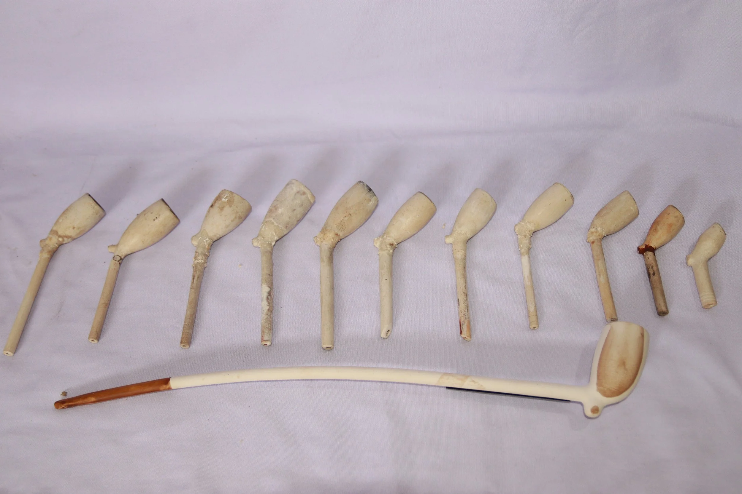 archive number: r-2-011
object reference: 
Ceramic Tobacco Pipes
origin: Europe (assumed)
date: -
notes: Numerous tobacco smoking pipes, both whole and fractured, have been found in Banda, either lost or discarded by European traders, and later by co