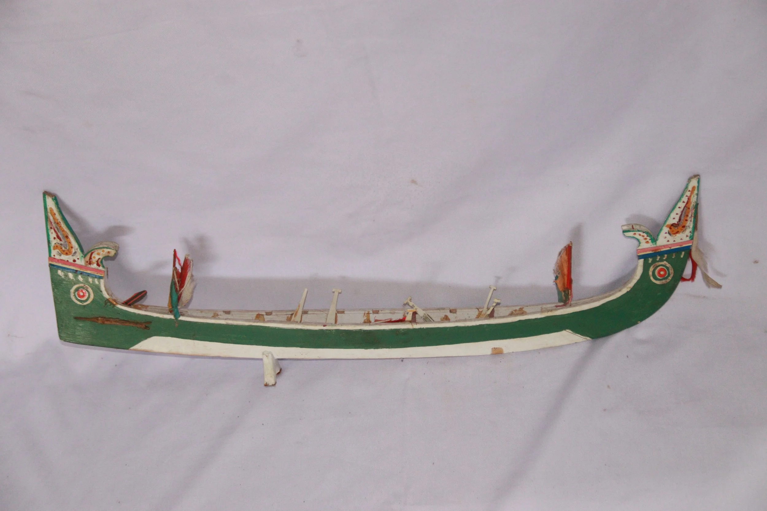 archive number: r-6-009
object reference: 
Belang Kampung Adat ____ Model
origin: Banda
date: 
notes: Belang are customary rowing boats used for centuries in Banda for a range of purposes, including naval warfare, ritual, racing and cultural events. 