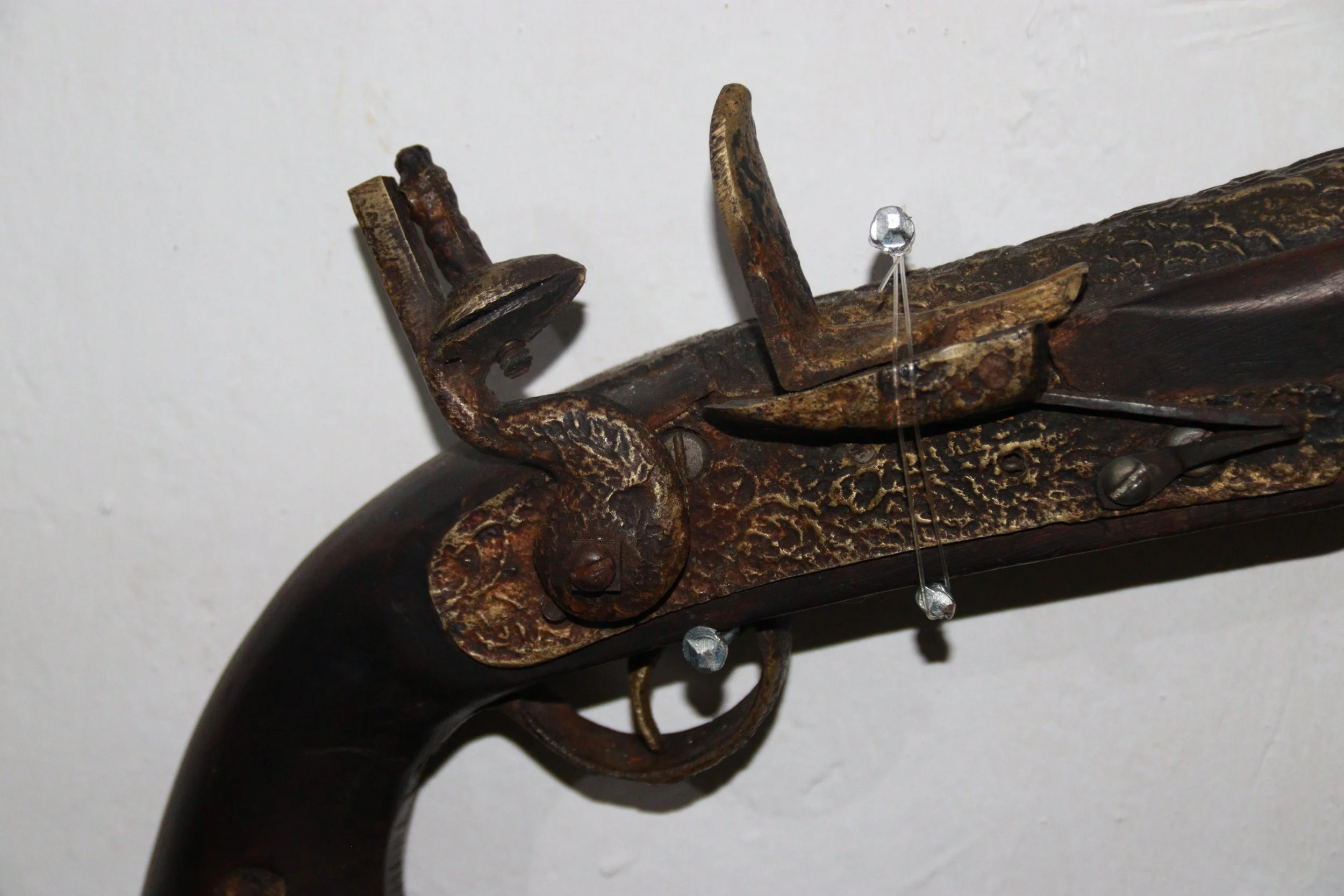 archive number: r-3-018
object reference: 
Flintlock pistol
origin: Europe
date: -
notes: Flintlock pistols were common weapons for early maritime expeditions