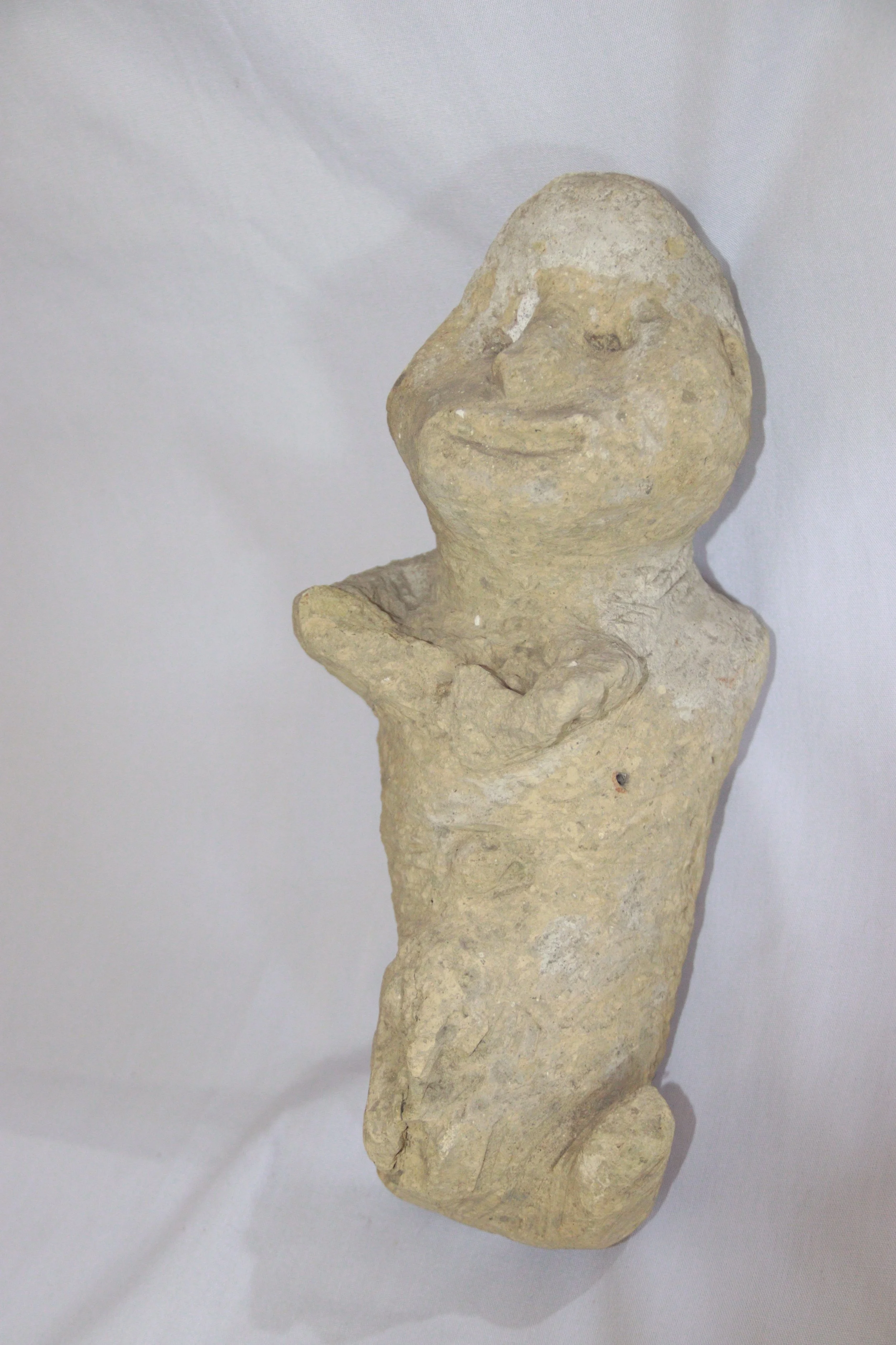 archive number: r-1-019
object reference: 
Megalithic Sculptures (assumed)
origin: Banda
date: -
notes: These statues are made of limestone, andesite, and other local rocks, made using simple tools. Because there is no definitive data on these statue