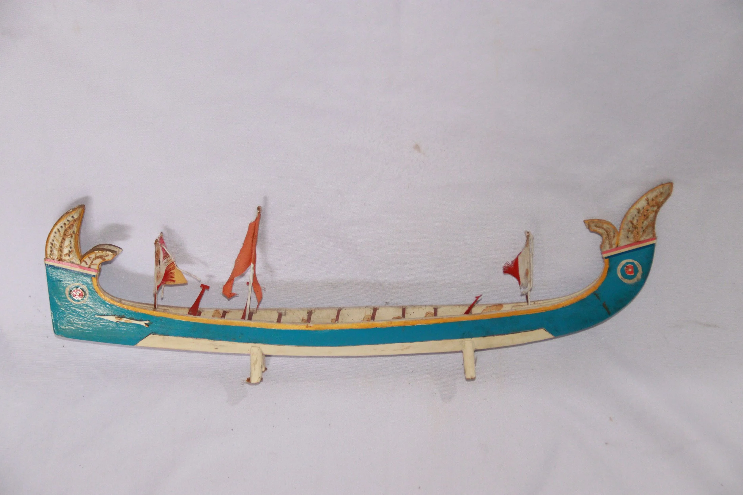 archive number: r-6-007
object reference: 
Belang Kampung Adat ____ Model
origin: Banda
date: 
notes: Belang are customary rowing boats used for centuries in Banda for a range of purposes, including naval warfare, ritual, racing and cultural events. 