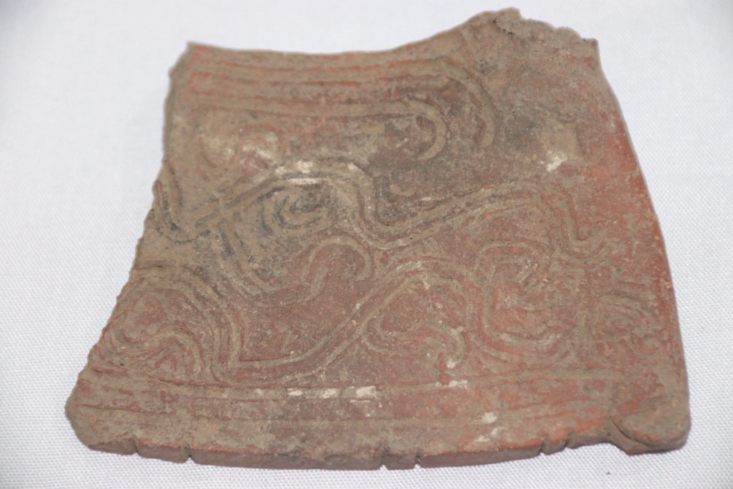 archive number: r-1-022a
object reference: 
Pottery fragments
origin: Banda
date: -
notes: Many of these pottery pieces are shaped like bird heads and ears, usually used as handles on clay vessels. On the pottery fragments we can see decorative patte