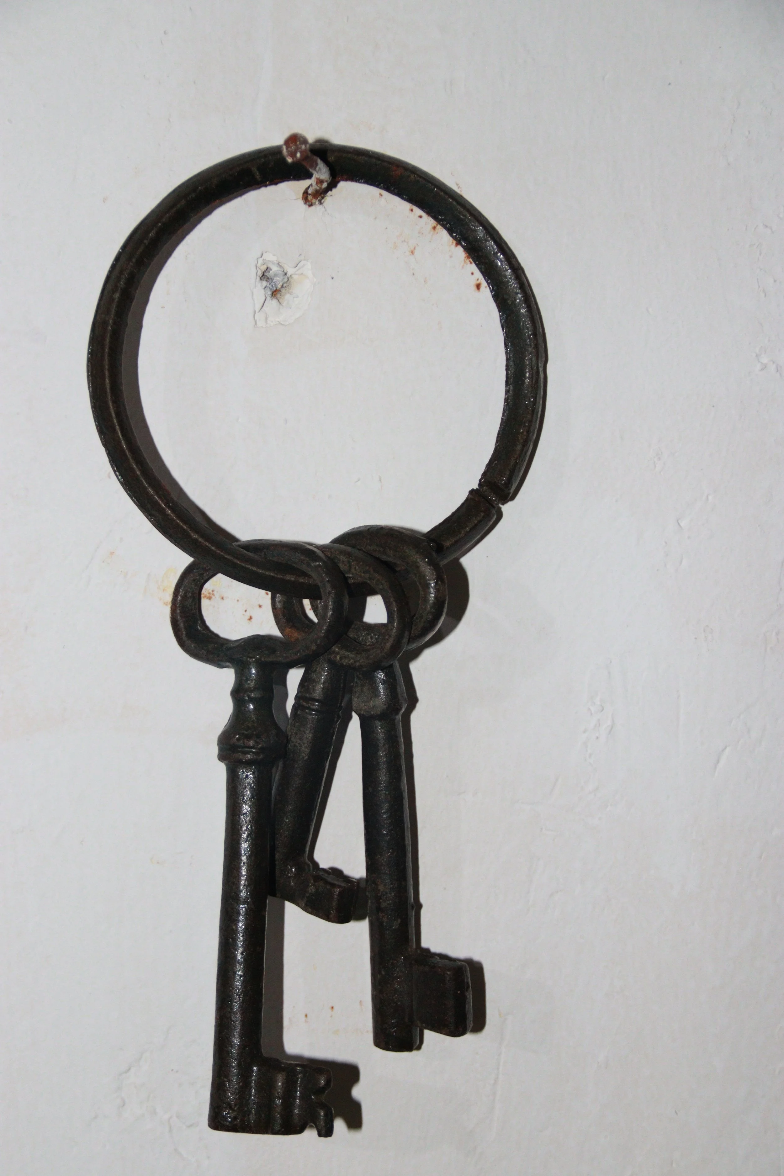 archive number: r-3-021
object reference: 
Iron Keys
origin: -
date: -
notes: These heavy keys were likely used to secure important objects such as trading stock and weapons, or potentially prison cells.