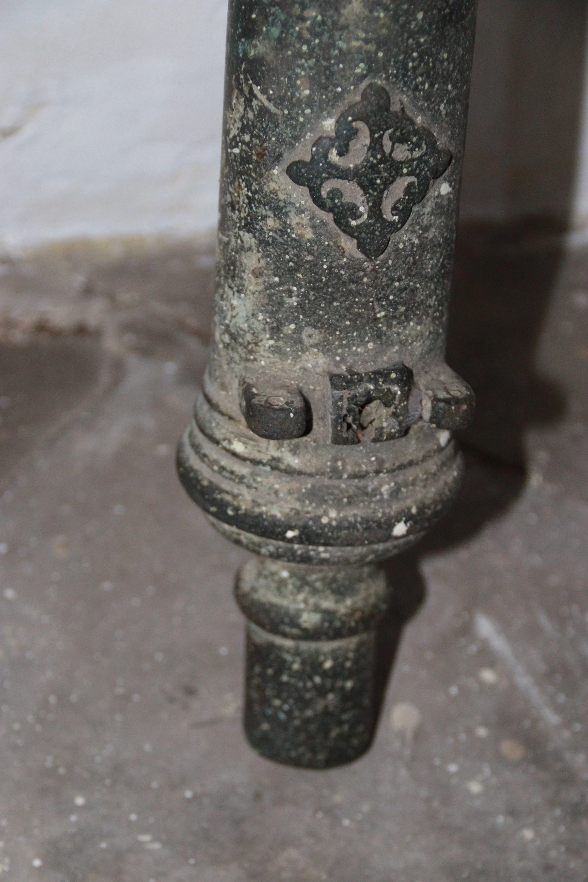 archive number: r-3-016a
object reference: 
Lentaka (European Style)
origin: Colonial Southeast Asia
date: -
notes: The minimal ornamentation and motif on this lentaka suggests European production.