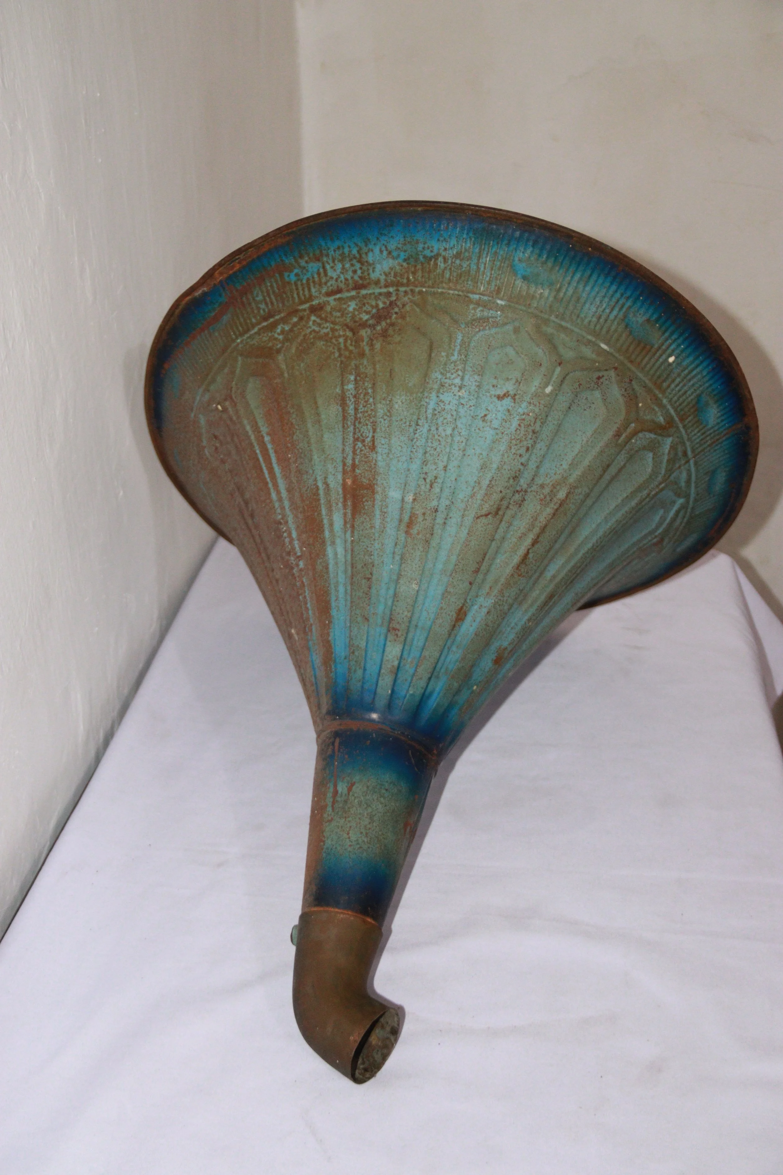 archive number: r-5-002
object reference: 
Record Player
origin: -
date: -
notes: This record player is displayed to symbolise Sutan Syahrir, who was famous for his love of music and entertaining local people during his exile in Banda