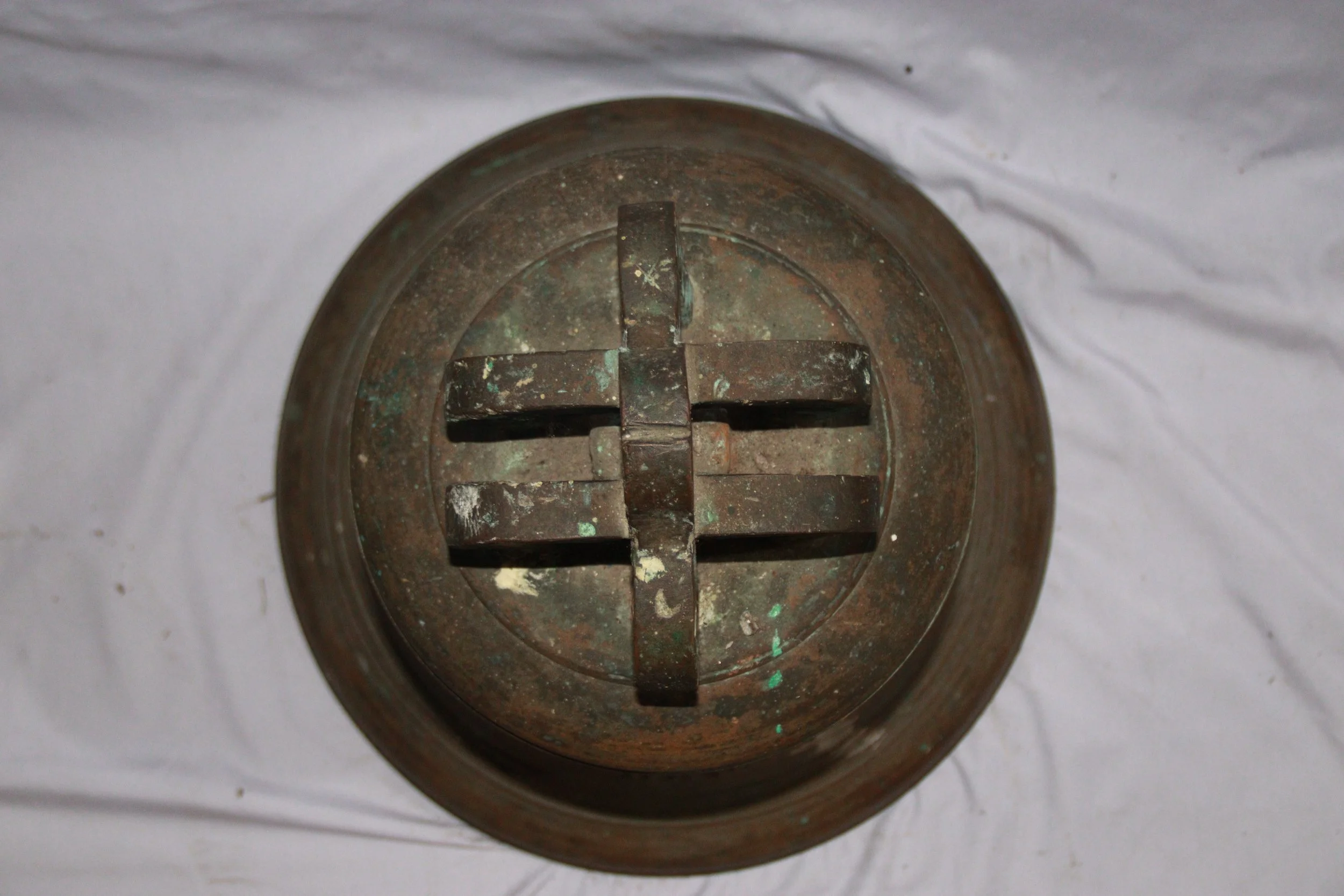 archive number: r-3-004
object reference: Drie Gebroeders Perk Bell
origin: The Netherlands (Assumed)
date: 1883
notes: These bells were used in nutmeg plantations in their time, to signal when the plantation labourers should begin and end their harv