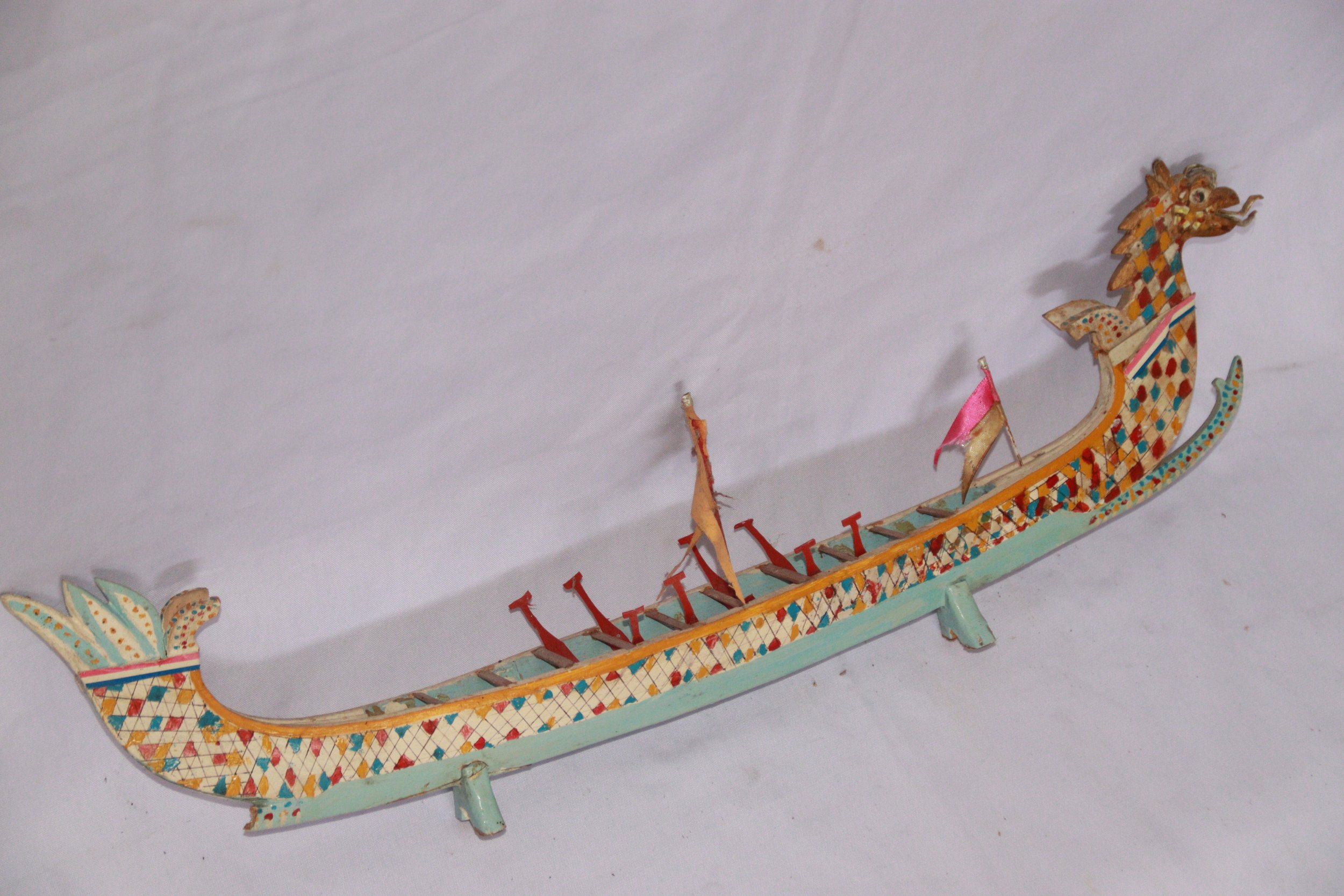 archive number: r-6-001
object reference: 
Belang Kampung Adat Ratu Model
origin: Banda
date: 
notes: Belang are customary rowing boats used for centuries in Banda for a range of purposes, including naval warfare, ritual, racing and cultural events. 