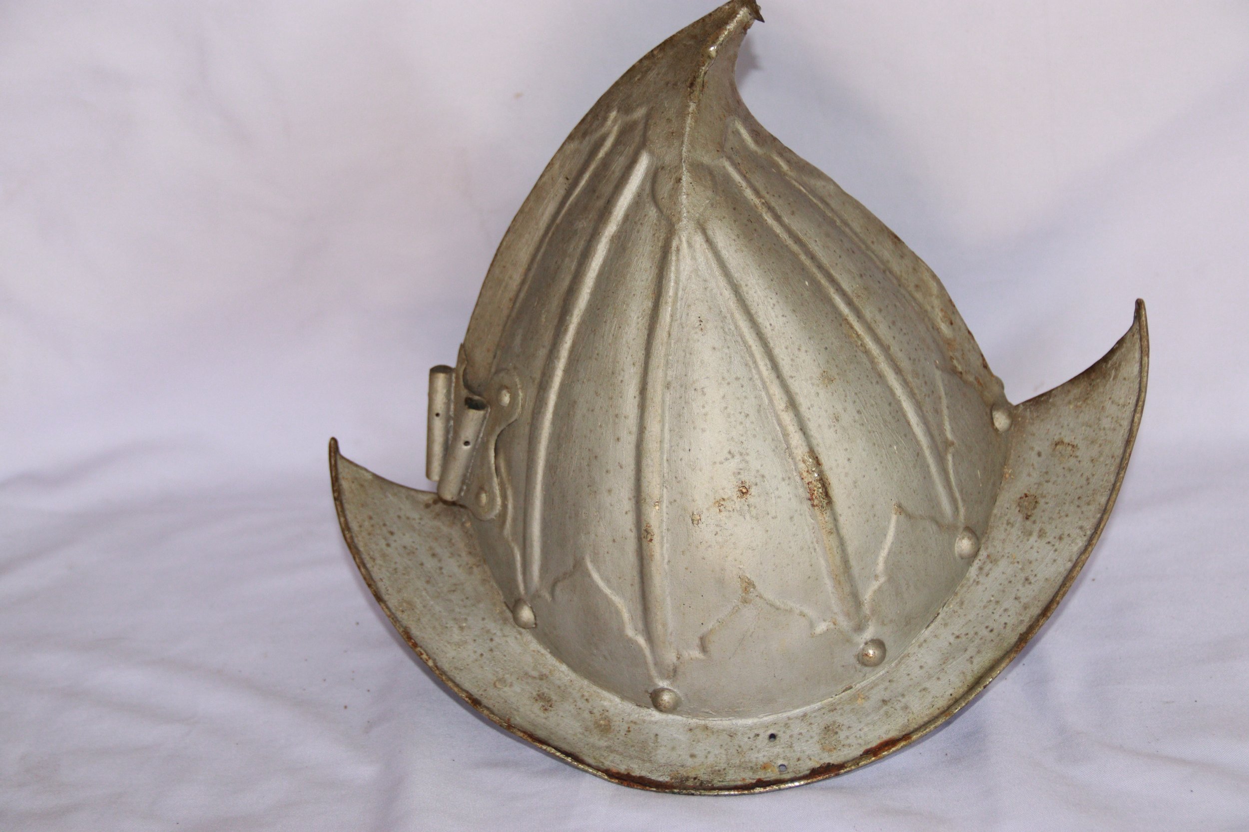 archive number: r-6-014
object reference: 
Bandanese Kapsete
origin: Banda
date: -
notes: Kapsete are traditional helments and a central component of Banda's customary attire. They originate in early interactions with Portuguese expeditions, but now 