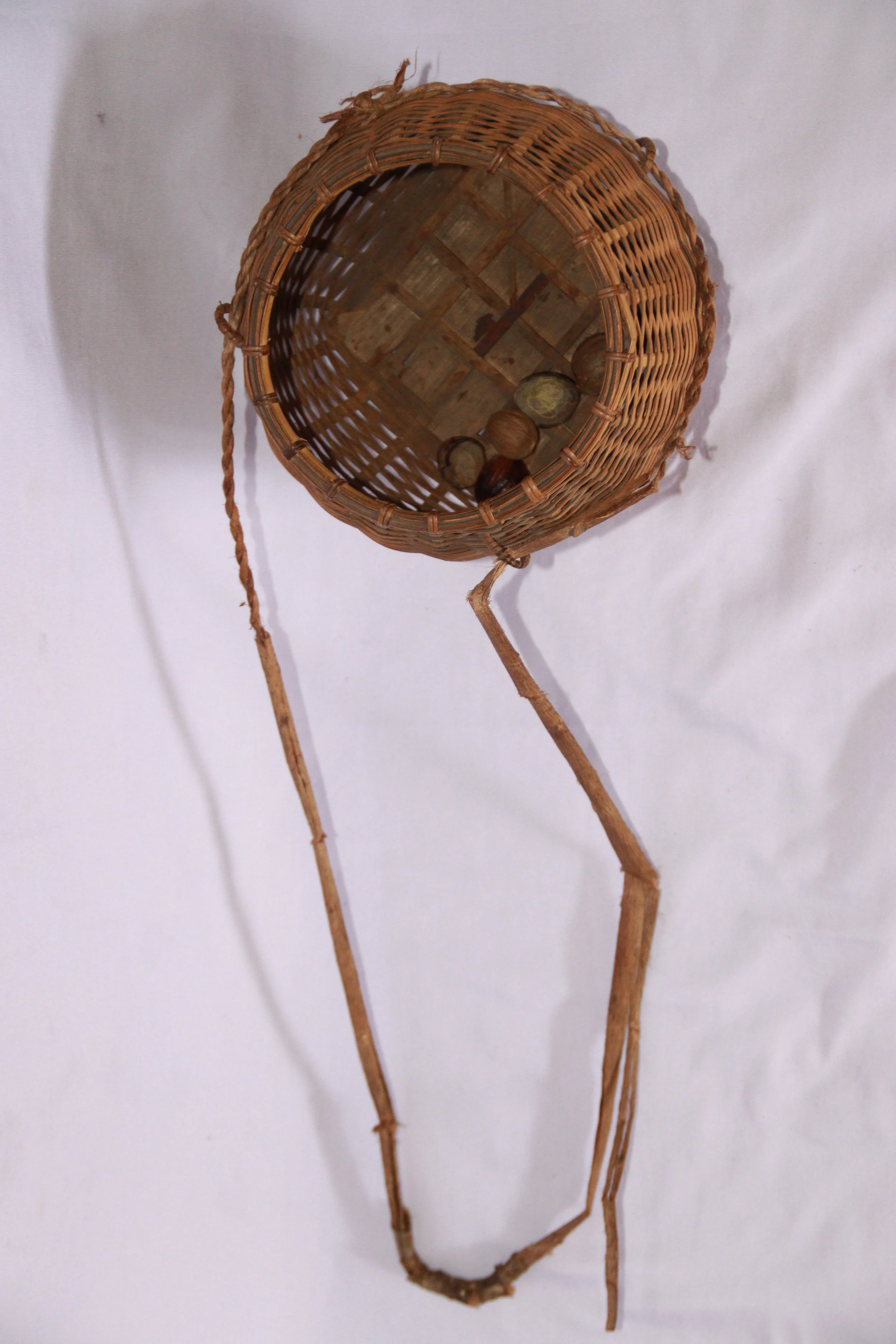 archive number: r-2-001
object reference: Takiri
origin: Banda 
date: - 
notes: A semi-oval, woven bamboo container used by the Bandanese people to transport nutmeg and kenari nuts.