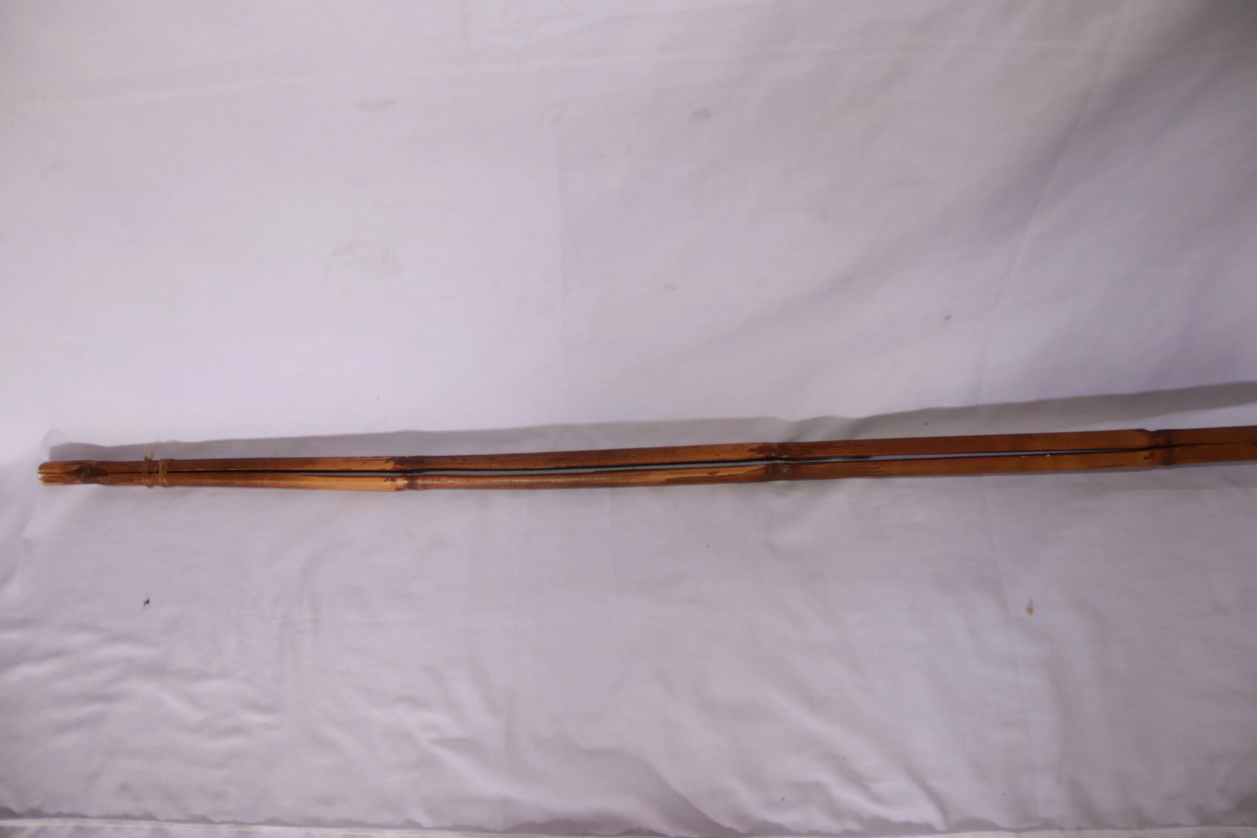 archive number: r-2-004
object reference: Kattong
origin: Banda 
date: - 
notes: A split length of bamboo serving as clamps for fallen walnuts and nutmeg, so that people don't have to bend over and collect it. To this day, anyone can take fallen frui